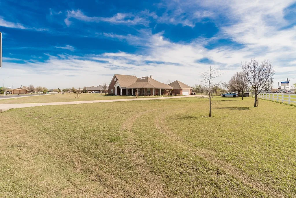 Single Family Residence For Sale in Tarrant County , 12338 Park Ridge Trail, Fort Worth, Texas 76179, 3 Bedroom, 2 Bathroom, 2 Garage spaces, 2,054 Sqft, built in 2007, mls#21215009, Real Estate Agent in Fort Worth, Homes For Sale in Tarrant county, Homes For Sale in Fort Worth, Realtor in Fort Worth Texas, Real Estate Brokerage Independent Realty Texas, Luminita Cordes Realtor