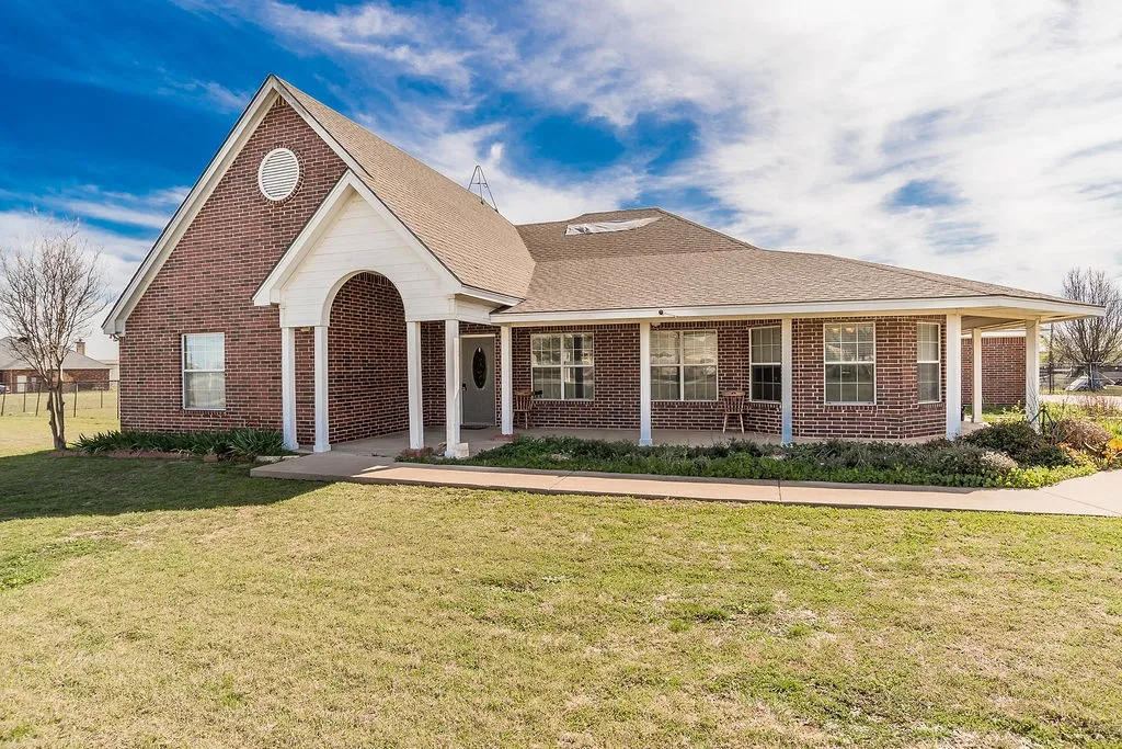 Single Family Residence For Sale in Tarrant County , 12338 Park Ridge Trail, Fort Worth, Texas 76179, 3 Bedroom, 2 Bathroom, 2 Garage spaces, 2,054 Sqft, built in 2007, mls#21215009, Real Estate Agent in Fort Worth, Homes For Sale in Tarrant county, Homes For Sale in Fort Worth, Realtor in Fort Worth Texas, Real Estate Brokerage Independent Realty Texas, Luminita Cordes Realtor