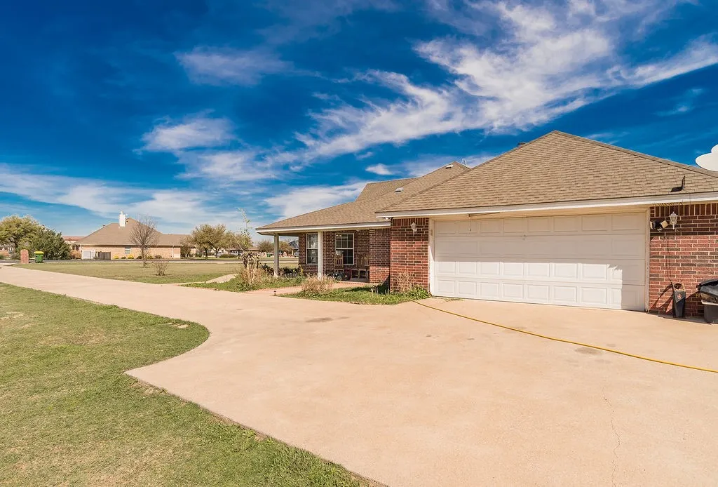 Single Family Residence For Sale in Tarrant County , 12338 Park Ridge Trail, Fort Worth, Texas 76179, 3 Bedroom, 2 Bathroom, 2 Garage spaces, 2,054 Sqft, built in 2007, mls#21215009, Real Estate Agent in Fort Worth, Homes For Sale in Tarrant county, Homes For Sale in Fort Worth, Realtor in Fort Worth Texas, Real Estate Brokerage Independent Realty Texas, Luminita Cordes Realtor