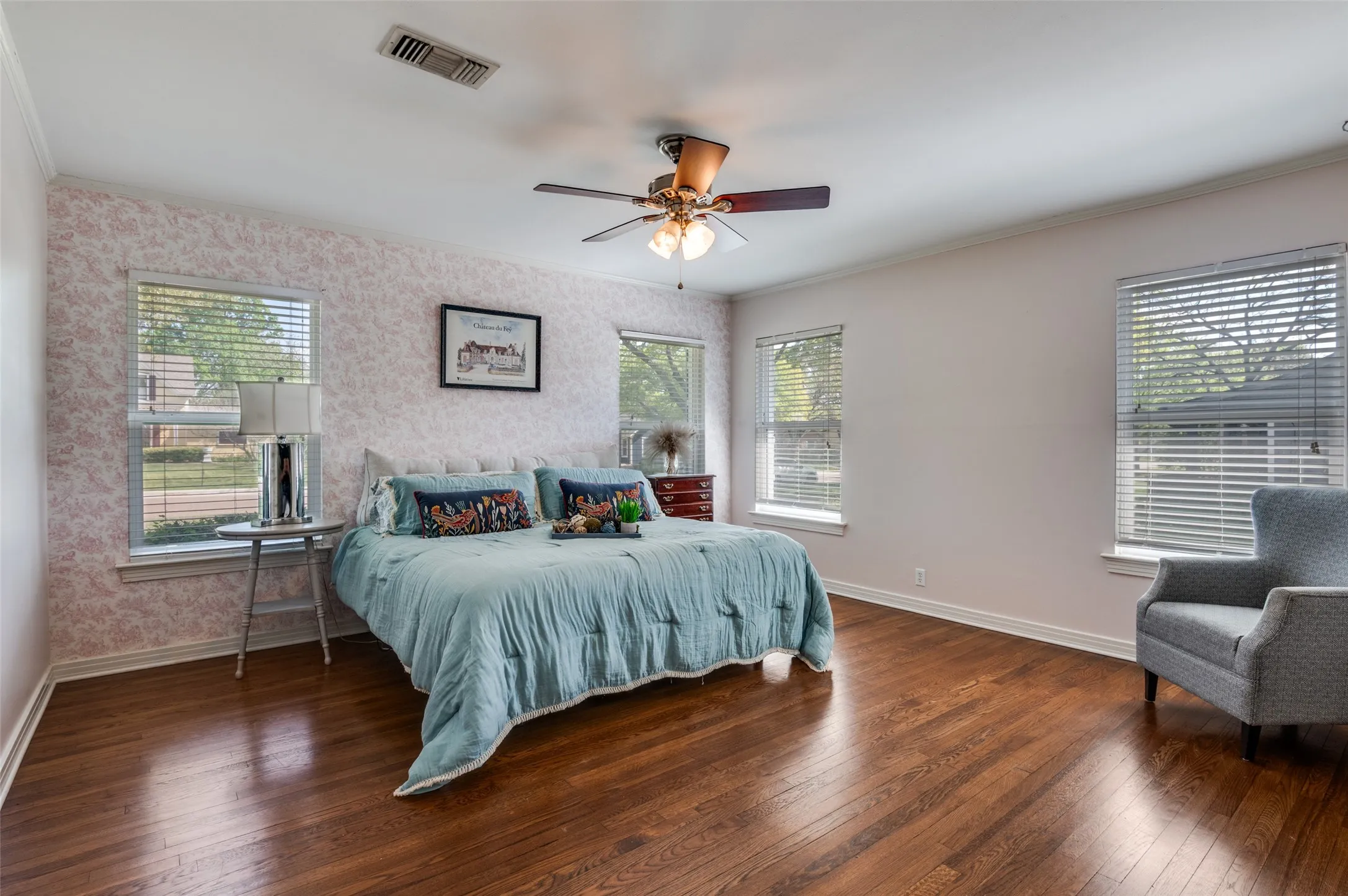 Single Family Residence For Sale in Ellis County , 901 Bryson Street, Waxahachie, Texas 75165, 4 Bedroom, 3 Bathroom, 2 Garage spaces, 3,990 Sqft, built in 1950, mls#21215088, Real Estate Agent in Waxahachie, Homes For Sale in Ellis county, Homes For Sale in Waxahachie, Realtor in Waxahachie Texas, Real Estate Brokerage Independent Realty Texas, Luminita Cordes Realtor
