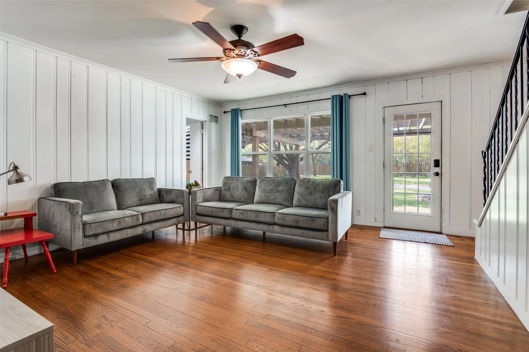 Single Family Residence For Sale in Ellis County , 901 Bryson Street, Waxahachie, Texas 75165, 4 Bedroom, 3 Bathroom, 2 Garage spaces, 3,990 Sqft, built in 1950, mls#21215088, Real Estate Agent in Waxahachie, Homes For Sale in Ellis county, Homes For Sale in Waxahachie, Realtor in Waxahachie Texas, Real Estate Brokerage Independent Realty Texas, Luminita Cordes Realtor