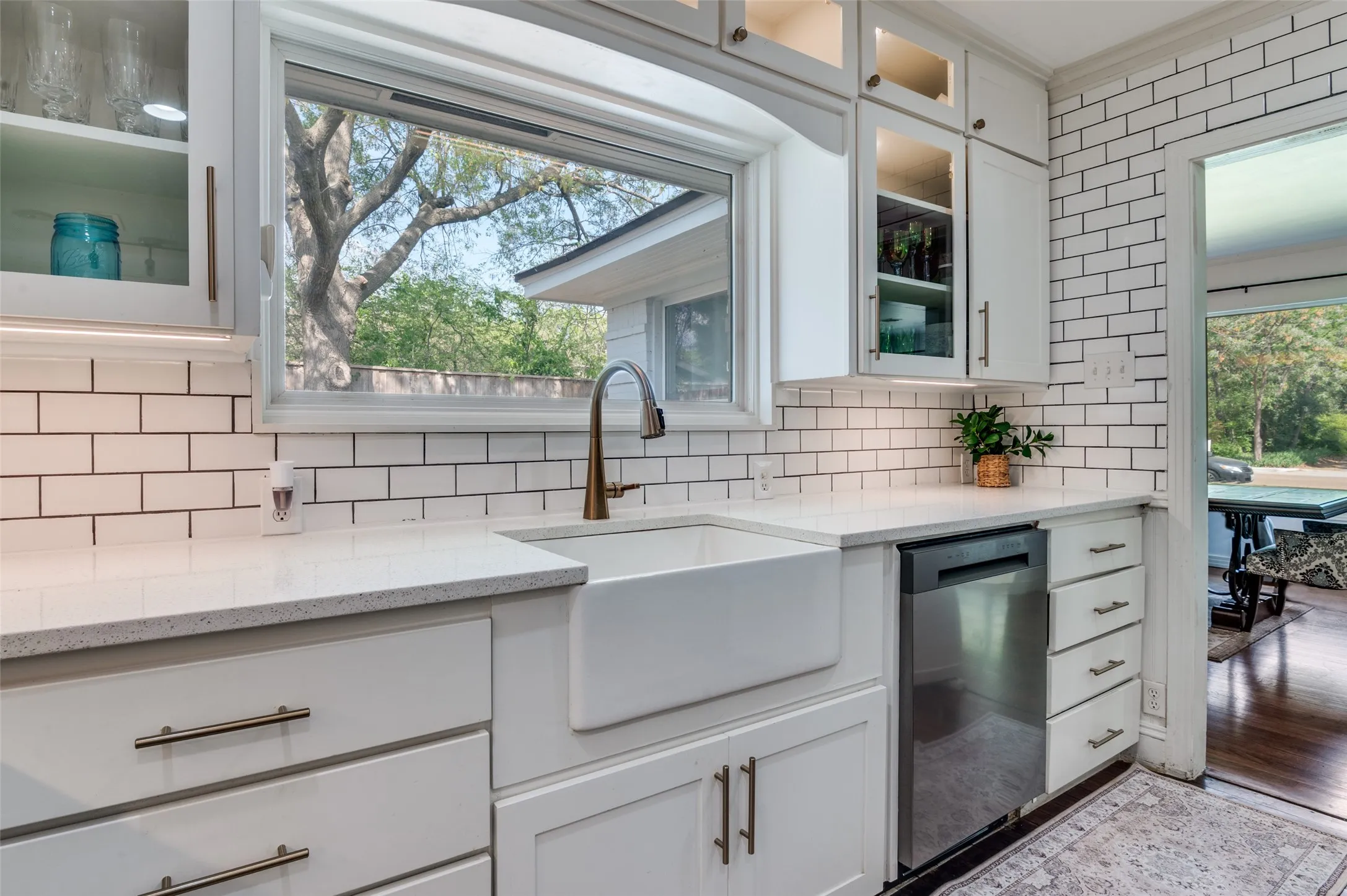 Single Family Residence For Sale in Ellis County , 901 Bryson Street, Waxahachie, Texas 75165, 4 Bedroom, 3 Bathroom, 2 Garage spaces, 3,990 Sqft, built in 1950, mls#21215088, Real Estate Agent in Waxahachie, Homes For Sale in Ellis county, Homes For Sale in Waxahachie, Realtor in Waxahachie Texas, Real Estate Brokerage Independent Realty Texas, Luminita Cordes Realtor