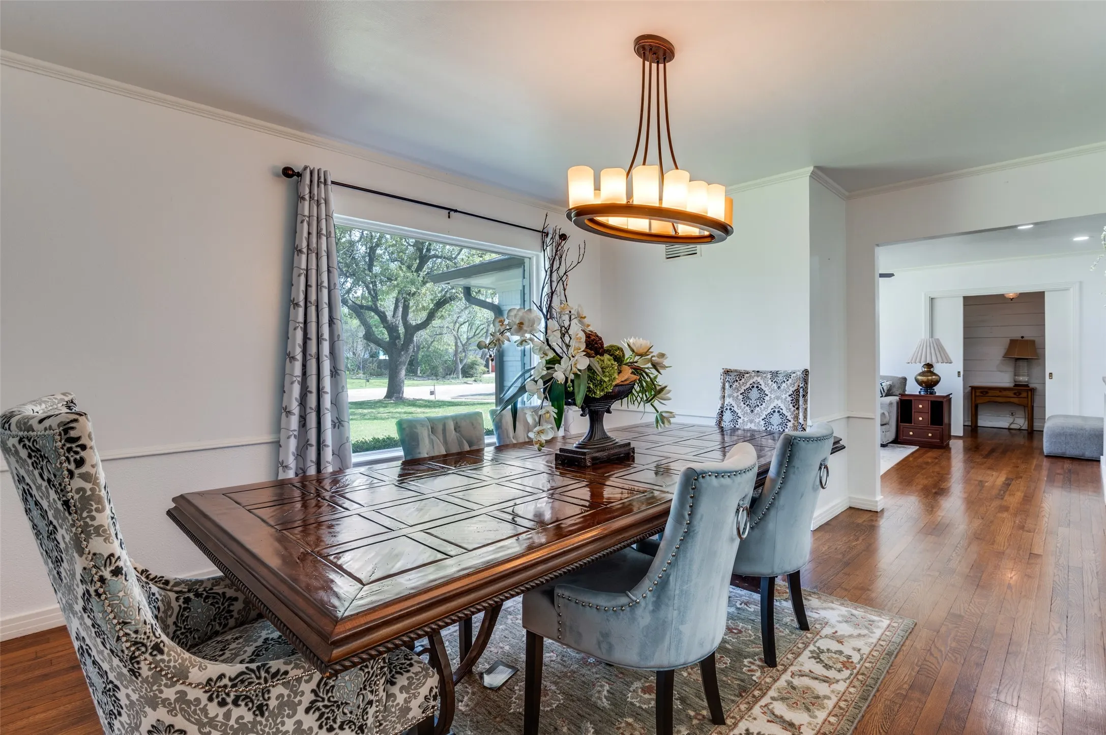Single Family Residence For Sale in Ellis County , 901 Bryson Street, Waxahachie, Texas 75165, 4 Bedroom, 3 Bathroom, 2 Garage spaces, 3,990 Sqft, built in 1950, mls#21215088, Real Estate Agent in Waxahachie, Homes For Sale in Ellis county, Homes For Sale in Waxahachie, Realtor in Waxahachie Texas, Real Estate Brokerage Independent Realty Texas, Luminita Cordes Realtor