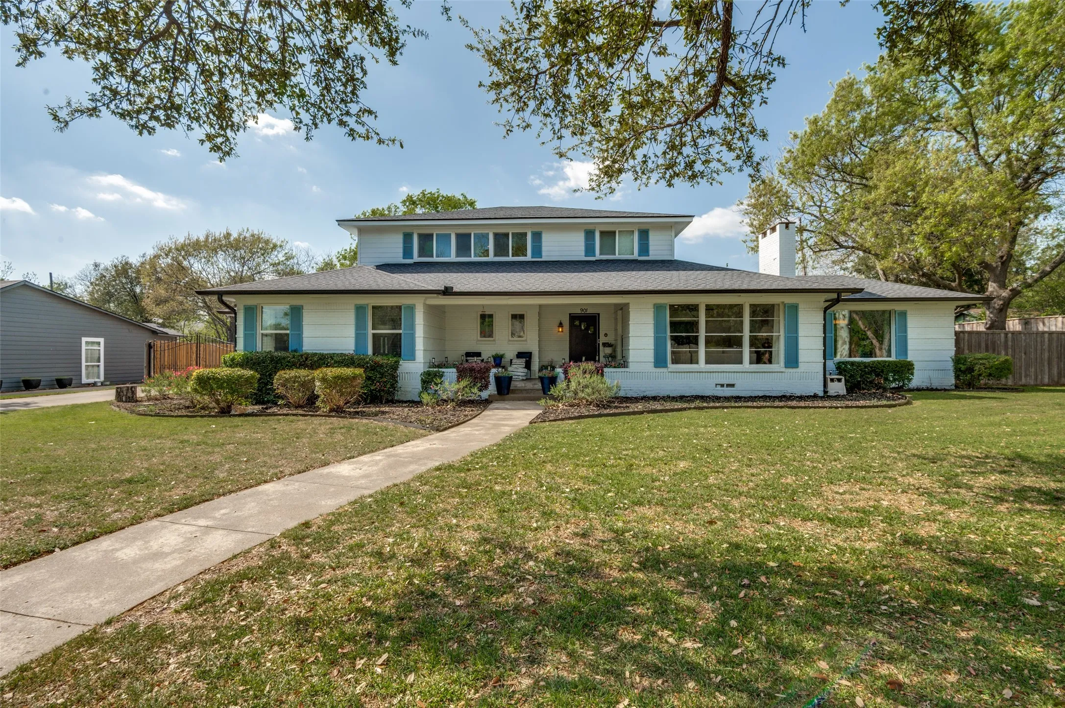 Single Family Residence For Sale in Ellis County , 901 Bryson Street, Waxahachie, Texas 75165, 4 Bedroom, 3 Bathroom, 2 Garage spaces, 3,990 Sqft, built in 1950, mls#21215088, Real Estate Agent in Waxahachie, Homes For Sale in Ellis county, Homes For Sale in Waxahachie, Realtor in Waxahachie Texas, Real Estate Brokerage Independent Realty Texas, Luminita Cordes Realtor