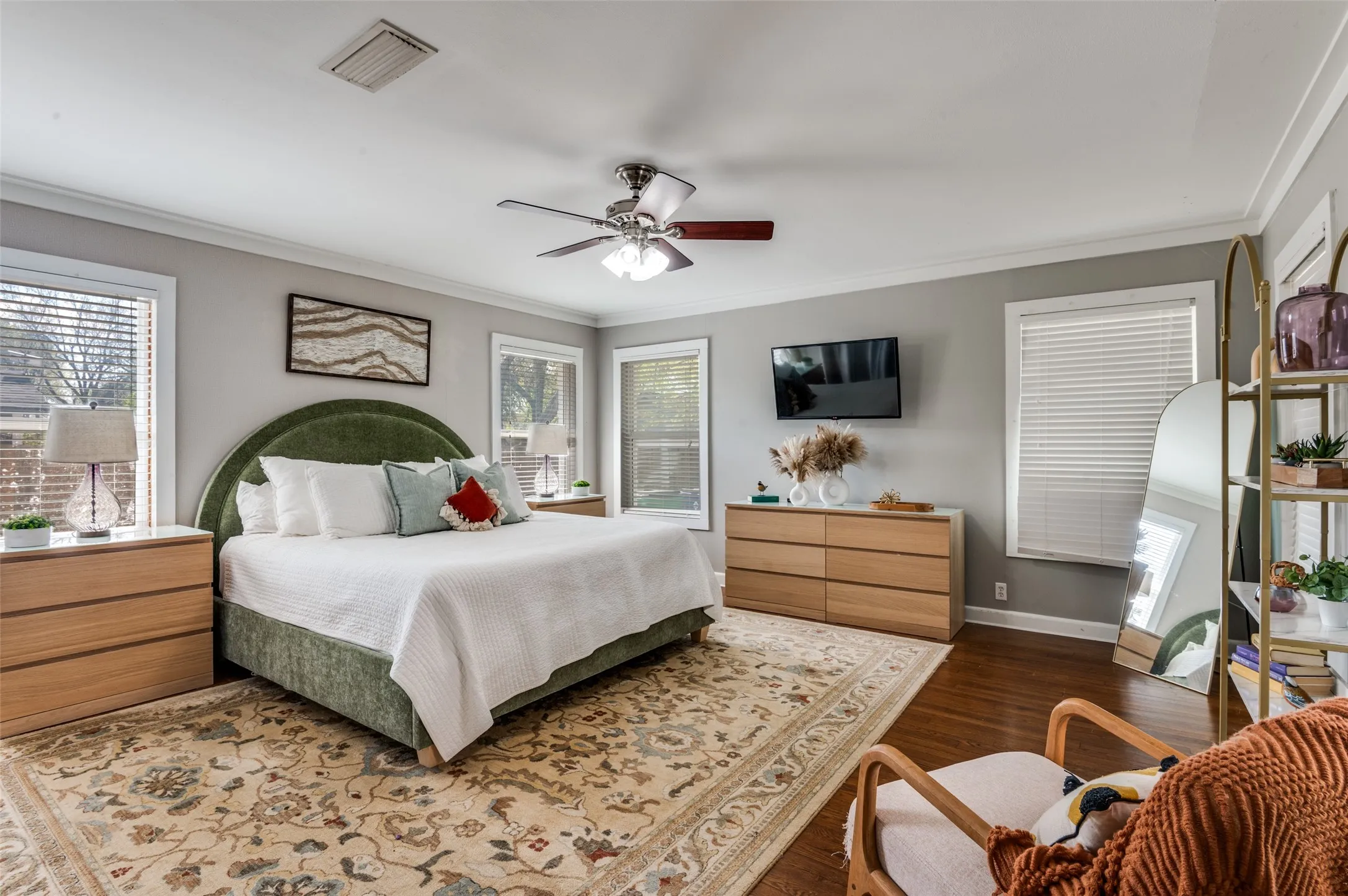 Single Family Residence For Sale in Ellis County , 901 Bryson Street, Waxahachie, Texas 75165, 4 Bedroom, 3 Bathroom, 2 Garage spaces, 3,990 Sqft, built in 1950, mls#21215088, Real Estate Agent in Waxahachie, Homes For Sale in Ellis county, Homes For Sale in Waxahachie, Realtor in Waxahachie Texas, Real Estate Brokerage Independent Realty Texas, Luminita Cordes Realtor