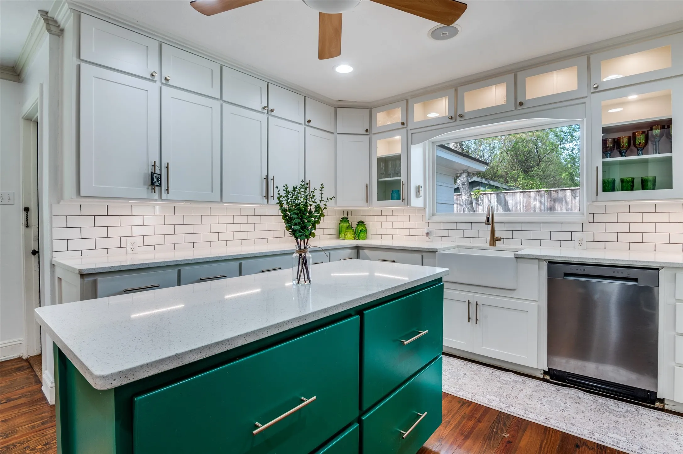 Single Family Residence For Sale in Ellis County , 901 Bryson Street, Waxahachie, Texas 75165, 4 Bedroom, 3 Bathroom, 2 Garage spaces, 3,990 Sqft, built in 1950, mls#21215088, Real Estate Agent in Waxahachie, Homes For Sale in Ellis county, Homes For Sale in Waxahachie, Realtor in Waxahachie Texas, Real Estate Brokerage Independent Realty Texas, Luminita Cordes Realtor