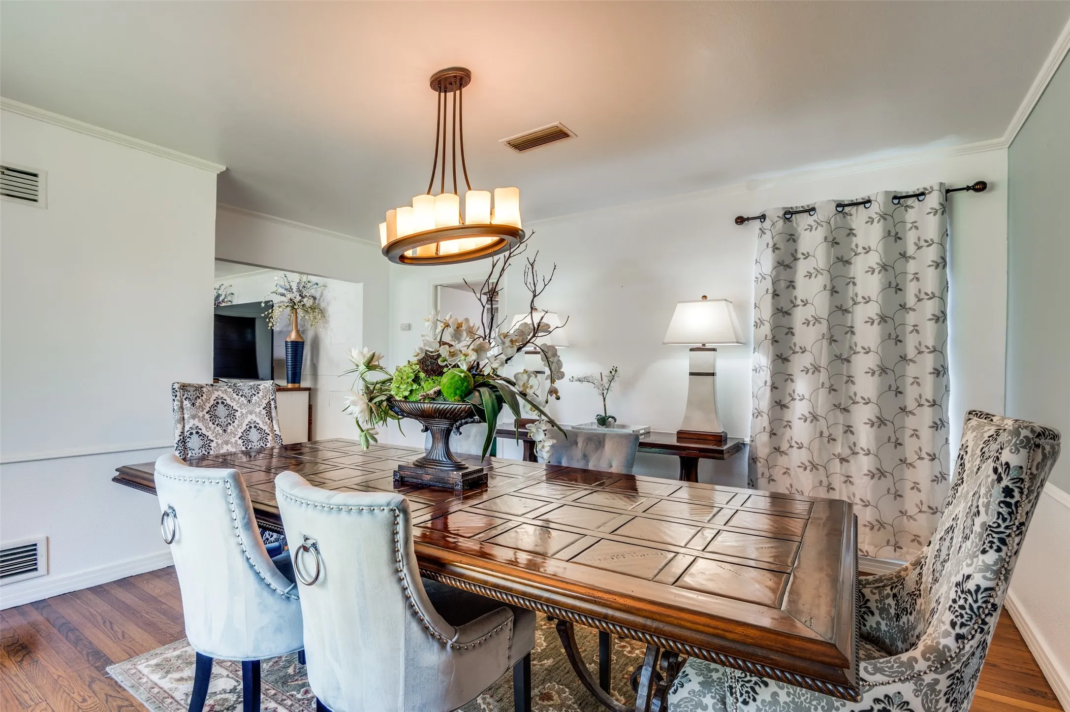 Single Family Residence For Sale in Ellis County , 901 Bryson Street, Waxahachie, Texas 75165, 4 Bedroom, 3 Bathroom, 2 Garage spaces, 3,990 Sqft, built in 1950, mls#21215088, Real Estate Agent in Waxahachie, Homes For Sale in Ellis county, Homes For Sale in Waxahachie, Realtor in Waxahachie Texas, Real Estate Brokerage Independent Realty Texas, Luminita Cordes Realtor