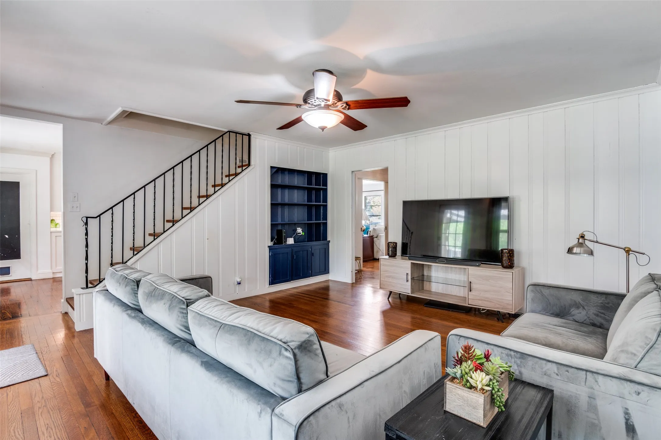 Single Family Residence For Sale in Ellis County , 901 Bryson Street, Waxahachie, Texas 75165, 4 Bedroom, 3 Bathroom, 2 Garage spaces, 3,990 Sqft, built in 1950, mls#21215088, Real Estate Agent in Waxahachie, Homes For Sale in Ellis county, Homes For Sale in Waxahachie, Realtor in Waxahachie Texas, Real Estate Brokerage Independent Realty Texas, Luminita Cordes Realtor