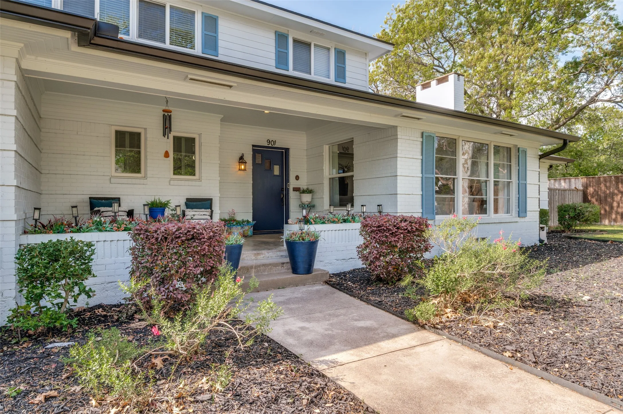 Single Family Residence For Sale in Ellis County , 901 Bryson Street, Waxahachie, Texas 75165, 4 Bedroom, 3 Bathroom, 2 Garage spaces, 3,990 Sqft, built in 1950, mls#21215088, Real Estate Agent in Waxahachie, Homes For Sale in Ellis county, Homes For Sale in Waxahachie, Realtor in Waxahachie Texas, Real Estate Brokerage Independent Realty Texas, Luminita Cordes Realtor