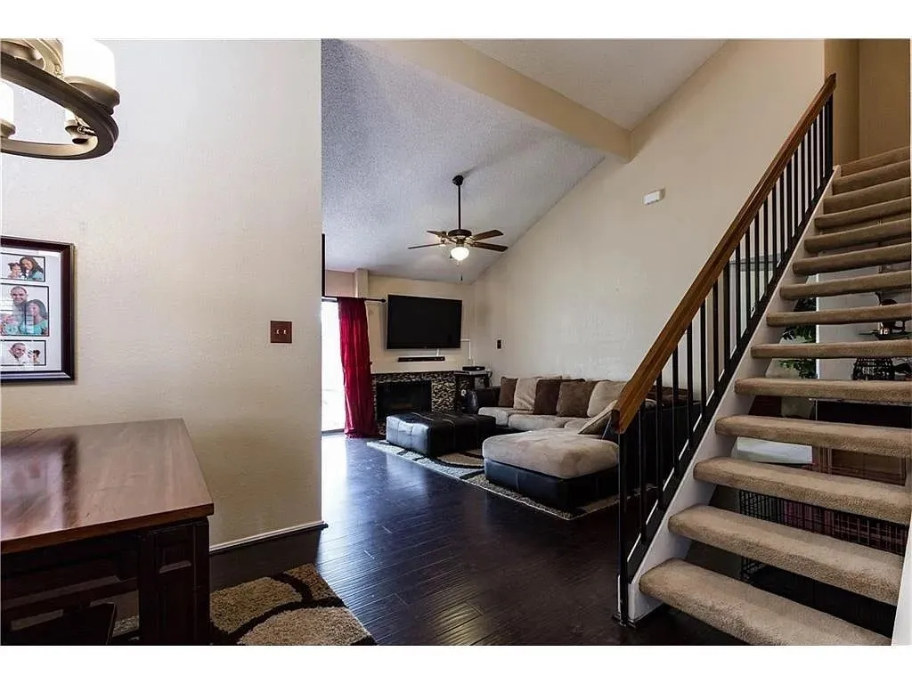 Condominium For Sale in Dallas County , 519 Ranch Trail 134, Irving, Texas 75063, 3 Bedroom, 3 Bathroom, 1 Garage spaces, 1,394 Sqft, built in 1985, Preowned, mls#21195826, Real Estate Agent in Irving, Homes For Sale in Dallas county, Homes For Sale in Irving, Realtor in Irving Texas, Real Estate Brokerage Independent Realty Texas, Luminita Cordes Realtor