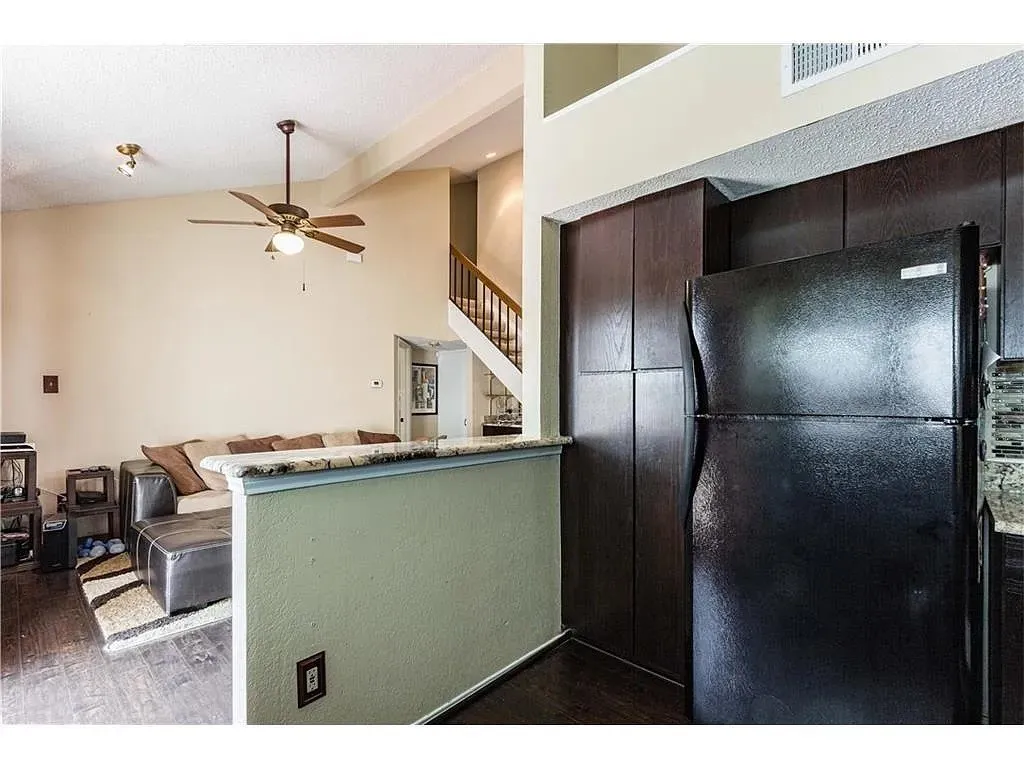 Condominium For Sale in Dallas County , 519 Ranch Trail 134, Irving, Texas 75063, 3 Bedroom, 3 Bathroom, 1 Garage spaces, 1,394 Sqft, built in 1985, Preowned, mls#21195826, Real Estate Agent in Irving, Homes For Sale in Dallas county, Homes For Sale in Irving, Realtor in Irving Texas, Real Estate Brokerage Independent Realty Texas, Luminita Cordes Realtor