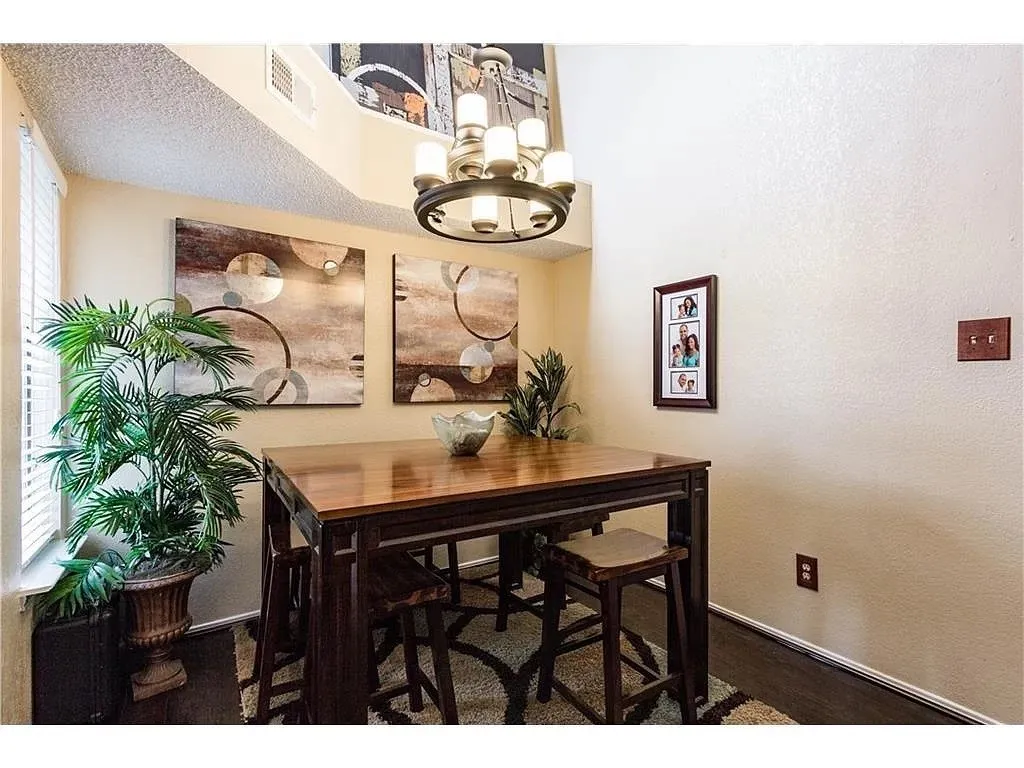 Condominium For Sale in Dallas County , 519 Ranch Trail 134, Irving, Texas 75063, 3 Bedroom, 3 Bathroom, 1 Garage spaces, 1,394 Sqft, built in 1985, Preowned, mls#21195826, Real Estate Agent in Irving, Homes For Sale in Dallas county, Homes For Sale in Irving, Realtor in Irving Texas, Real Estate Brokerage Independent Realty Texas, Luminita Cordes Realtor