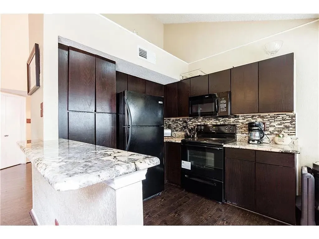 Condominium For Sale in Dallas County , 519 Ranch Trail 134, Irving, Texas 75063, 3 Bedroom, 3 Bathroom, 1 Garage spaces, 1,394 Sqft, built in 1985, Preowned, mls#21195826, Real Estate Agent in Irving, Homes For Sale in Dallas county, Homes For Sale in Irving, Realtor in Irving Texas, Real Estate Brokerage Independent Realty Texas, Luminita Cordes Realtor