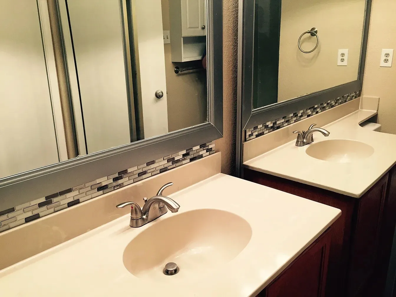 Condominium For Sale in Dallas County , 519 Ranch Trail 134, Irving, Texas 75063, 3 Bedroom, 3 Bathroom, 1 Garage spaces, 1,394 Sqft, built in 1985, Preowned, mls#21195826, Real Estate Agent in Irving, Homes For Sale in Dallas county, Homes For Sale in Irving, Realtor in Irving Texas, Real Estate Brokerage Independent Realty Texas, Luminita Cordes Realtor