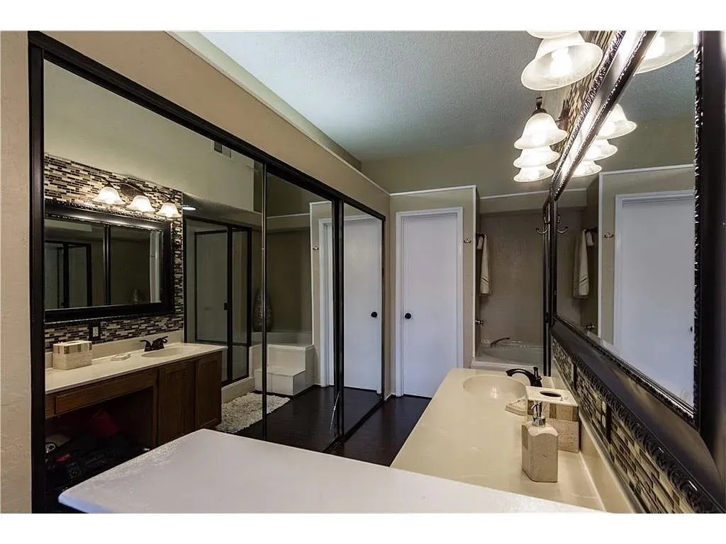 Condominium For Sale in Dallas County , 519 Ranch Trail 134, Irving, Texas 75063, 3 Bedroom, 3 Bathroom, 1 Garage spaces, 1,394 Sqft, built in 1985, Preowned, mls#21195826, Real Estate Agent in Irving, Homes For Sale in Dallas county, Homes For Sale in Irving, Realtor in Irving Texas, Real Estate Brokerage Independent Realty Texas, Luminita Cordes Realtor
