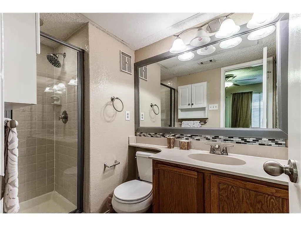 Condominium For Sale in Dallas County , 519 Ranch Trail 134, Irving, Texas 75063, 3 Bedroom, 3 Bathroom, 1 Garage spaces, 1,394 Sqft, built in 1985, Preowned, mls#21195826, Real Estate Agent in Irving, Homes For Sale in Dallas county, Homes For Sale in Irving, Realtor in Irving Texas, Real Estate Brokerage Independent Realty Texas, Luminita Cordes Realtor