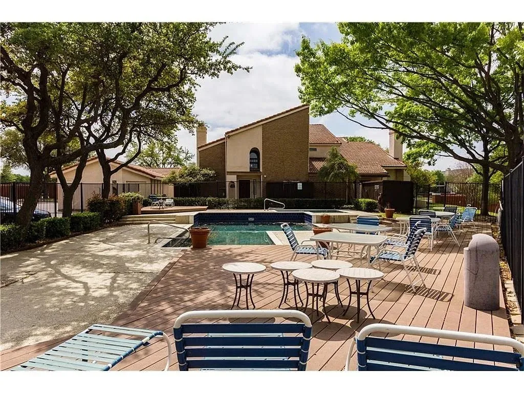 Condominium For Sale in Dallas County , 519 Ranch Trail 134, Irving, Texas 75063, 3 Bedroom, 3 Bathroom, 1 Garage spaces, 1,394 Sqft, built in 1985, Preowned, mls#21195826, Real Estate Agent in Irving, Homes For Sale in Dallas county, Homes For Sale in Irving, Realtor in Irving Texas, Real Estate Brokerage Independent Realty Texas, Luminita Cordes Realtor