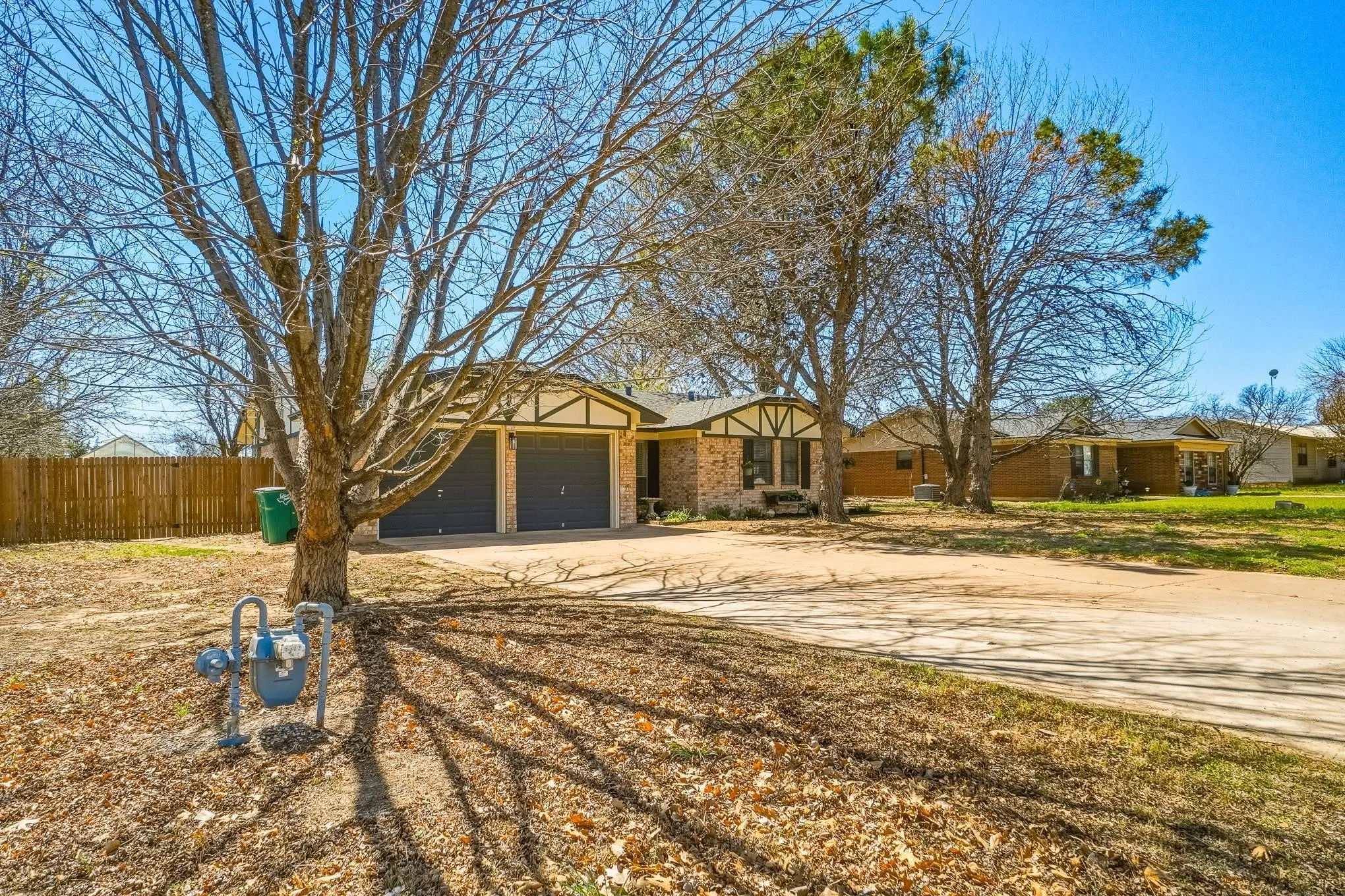 Single Family Residence For Sale in Callahan County , 121 Sandy Lane, Clyde, Texas 79510, 3 Bedrooms, 2 Bathrooms, 2 Garage spaces, 1,282 Sqft, built in 1979, Price $250,000, mls#21214853, Real Estate Agent in Clyde, Homes For Sale in Callahan county, Homes For Sale in Clyde, Realtor in Clyde Texas, Real Estate Brokerage Independent Realty Texas, Luminita Cordes Realtor