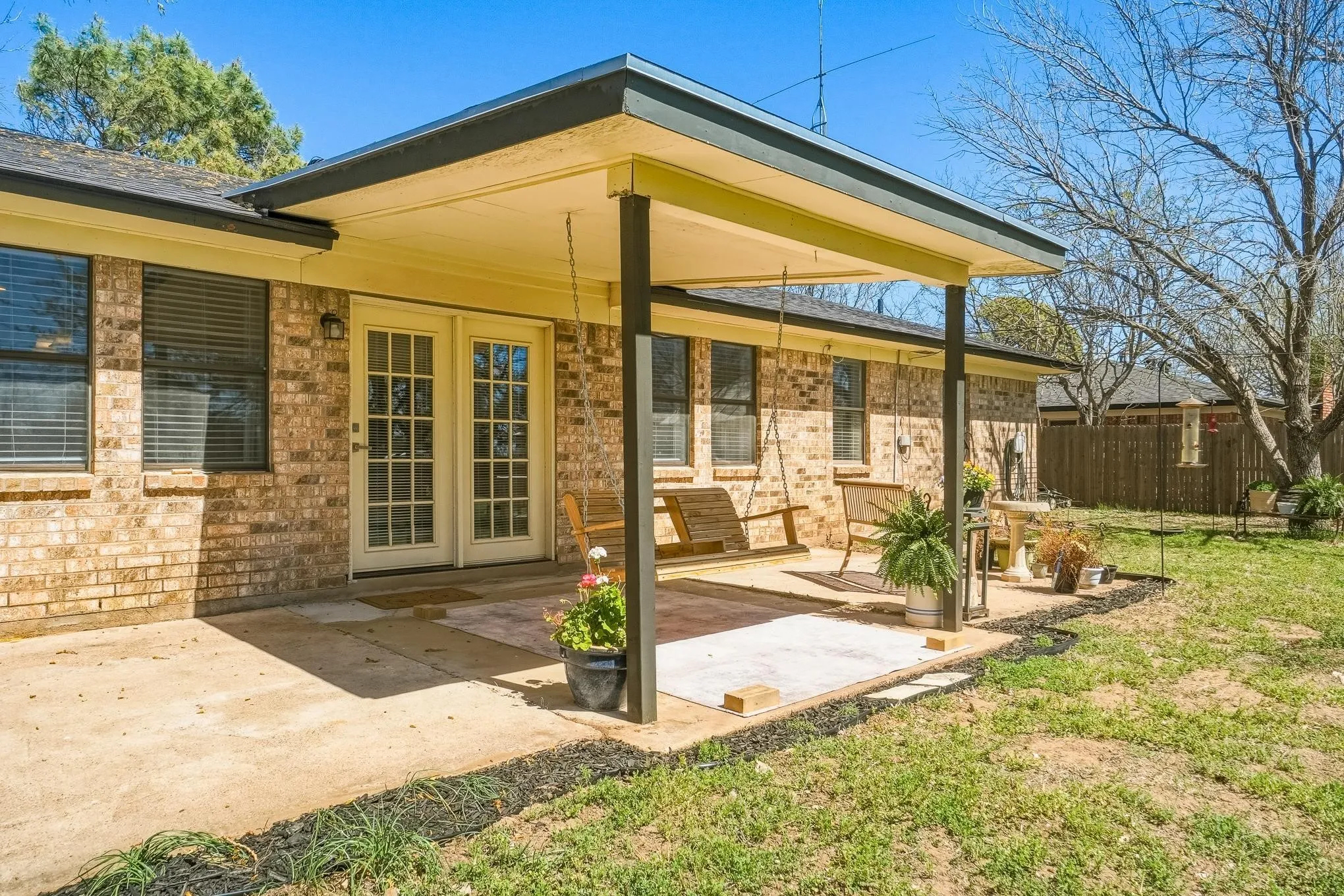 Single Family Residence For Sale in Callahan County , 121 Sandy Lane, Clyde, Texas 79510, 3 Bedrooms, 2 Bathrooms, 2 Garage spaces, 1,282 Sqft, built in 1979, Price $250,000, mls#21214853, Real Estate Agent in Clyde, Homes For Sale in Callahan county, Homes For Sale in Clyde, Realtor in Clyde Texas, Real Estate Brokerage Independent Realty Texas, Luminita Cordes Realtor