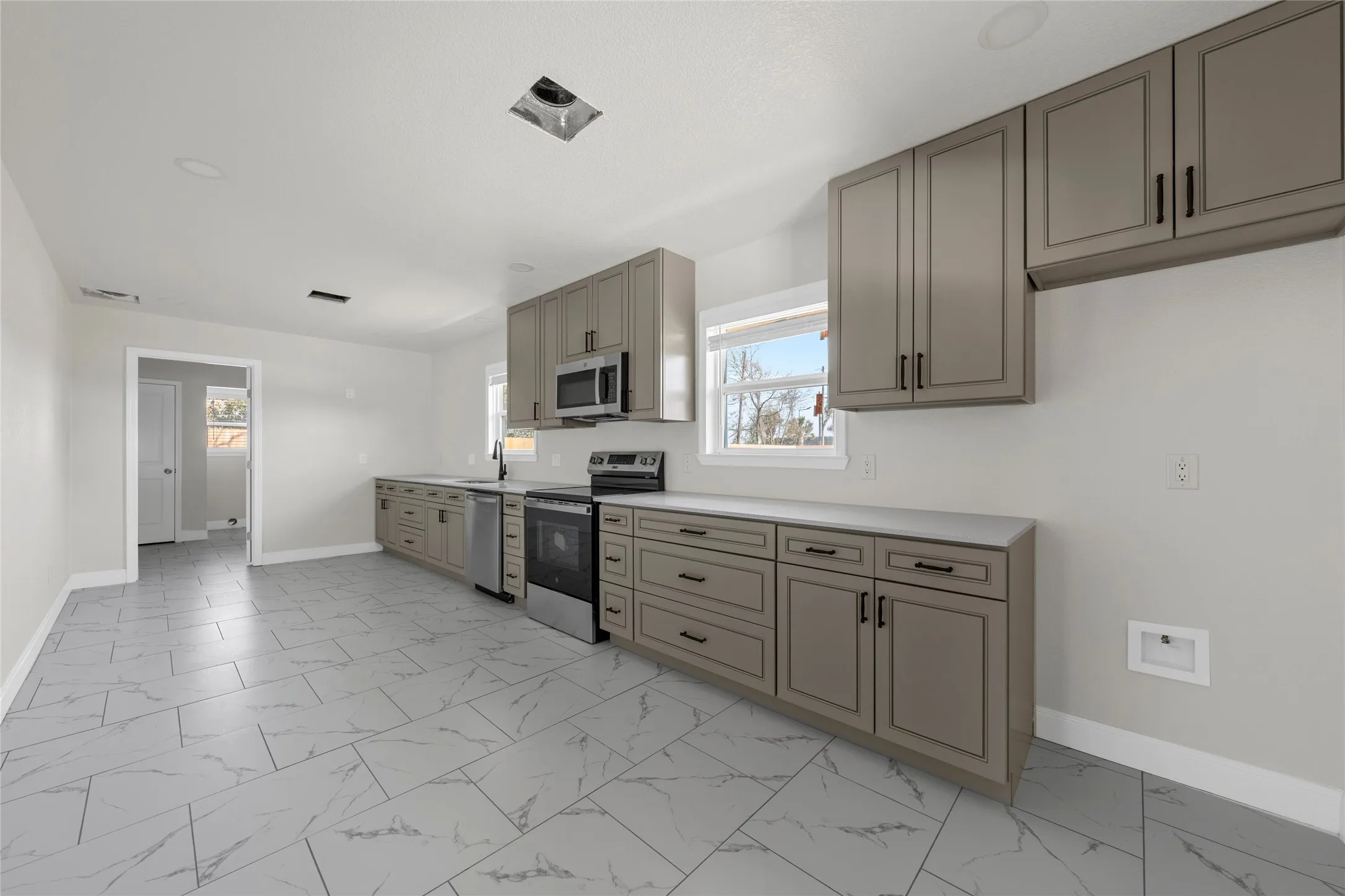 Single Family Residence For Sale in Mc Lennan County , 1404 S Robinson Drive, Robinson, Texas 76706, 3 Bedroom, 2 Bathroom, Garage spaces, 3,083 Sqft, built in 1968, Preowned, mls#21215143, Real Estate Agent in Robinson, Homes For Sale in Mc Lennan county, Homes For Sale in Robinson, Realtor in Robinson Texas, Real Estate Brokerage Independent Realty Texas, Luminita Cordes Realtor