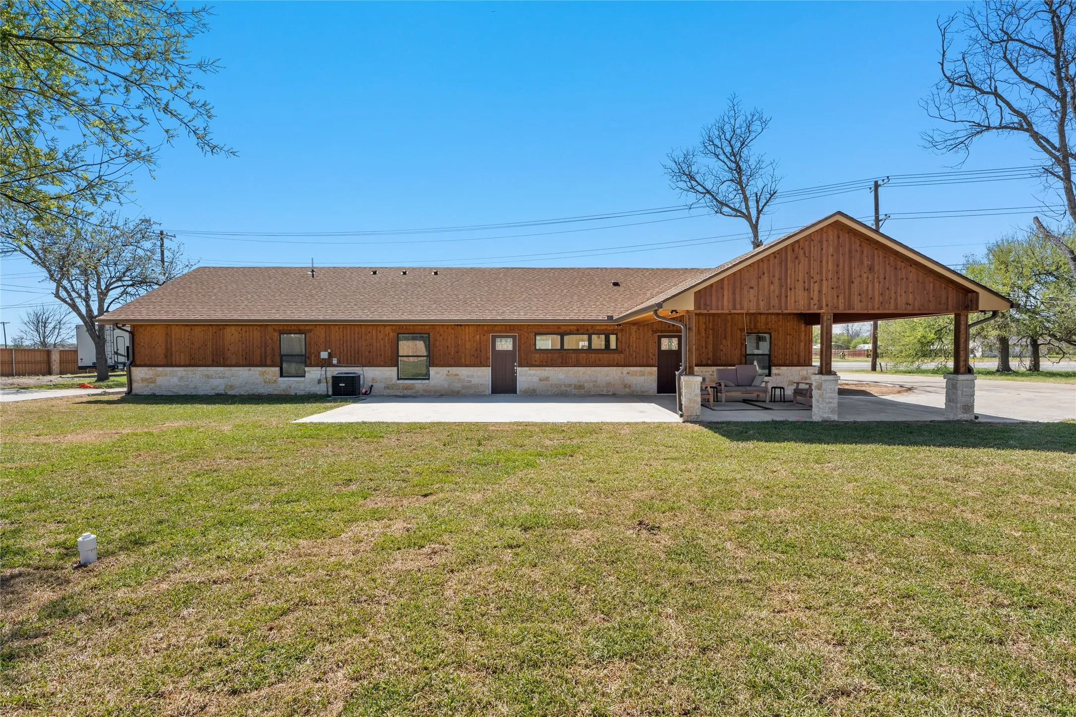 Single Family Residence For Sale in Mc Lennan County , 1404 S Robinson Drive, Robinson, Texas 76706, 3 Bedroom, 2 Bathroom, Garage spaces, 3,083 Sqft, built in 1968, Preowned, mls#21215143, Real Estate Agent in Robinson, Homes For Sale in Mc Lennan county, Homes For Sale in Robinson, Realtor in Robinson Texas, Real Estate Brokerage Independent Realty Texas, Luminita Cordes Realtor