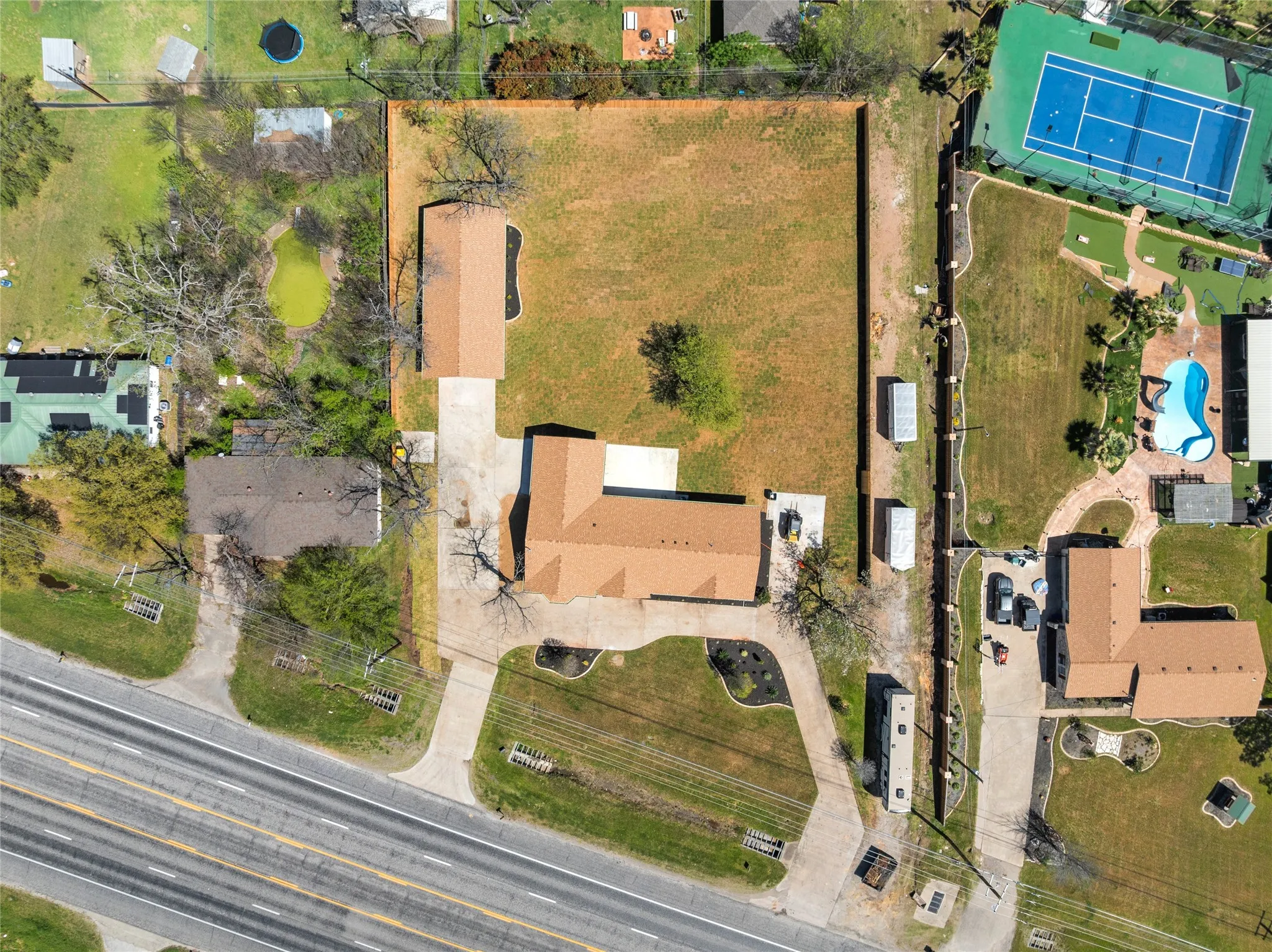 Single Family Residence For Sale in Mc Lennan County , 1404 S Robinson Drive, Robinson, Texas 76706, 3 Bedroom, 2 Bathroom, Garage spaces, 3,083 Sqft, built in 1968, Preowned, mls#21215143, Real Estate Agent in Robinson, Homes For Sale in Mc Lennan county, Homes For Sale in Robinson, Realtor in Robinson Texas, Real Estate Brokerage Independent Realty Texas, Luminita Cordes Realtor