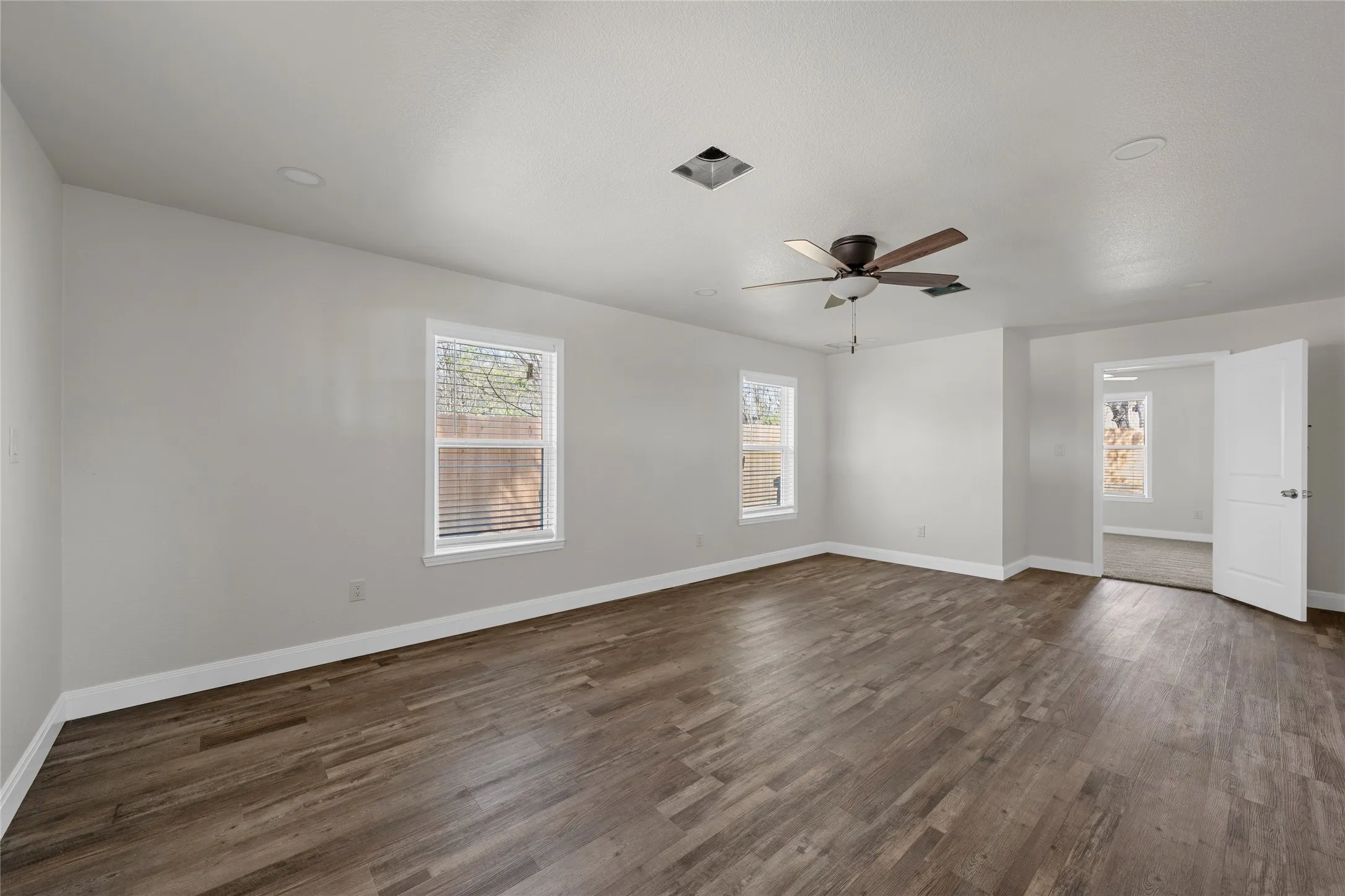 Single Family Residence For Sale in Mc Lennan County , 1404 S Robinson Drive, Robinson, Texas 76706, 3 Bedroom, 2 Bathroom, Garage spaces, 3,083 Sqft, built in 1968, Preowned, mls#21215143, Real Estate Agent in Robinson, Homes For Sale in Mc Lennan county, Homes For Sale in Robinson, Realtor in Robinson Texas, Real Estate Brokerage Independent Realty Texas, Luminita Cordes Realtor