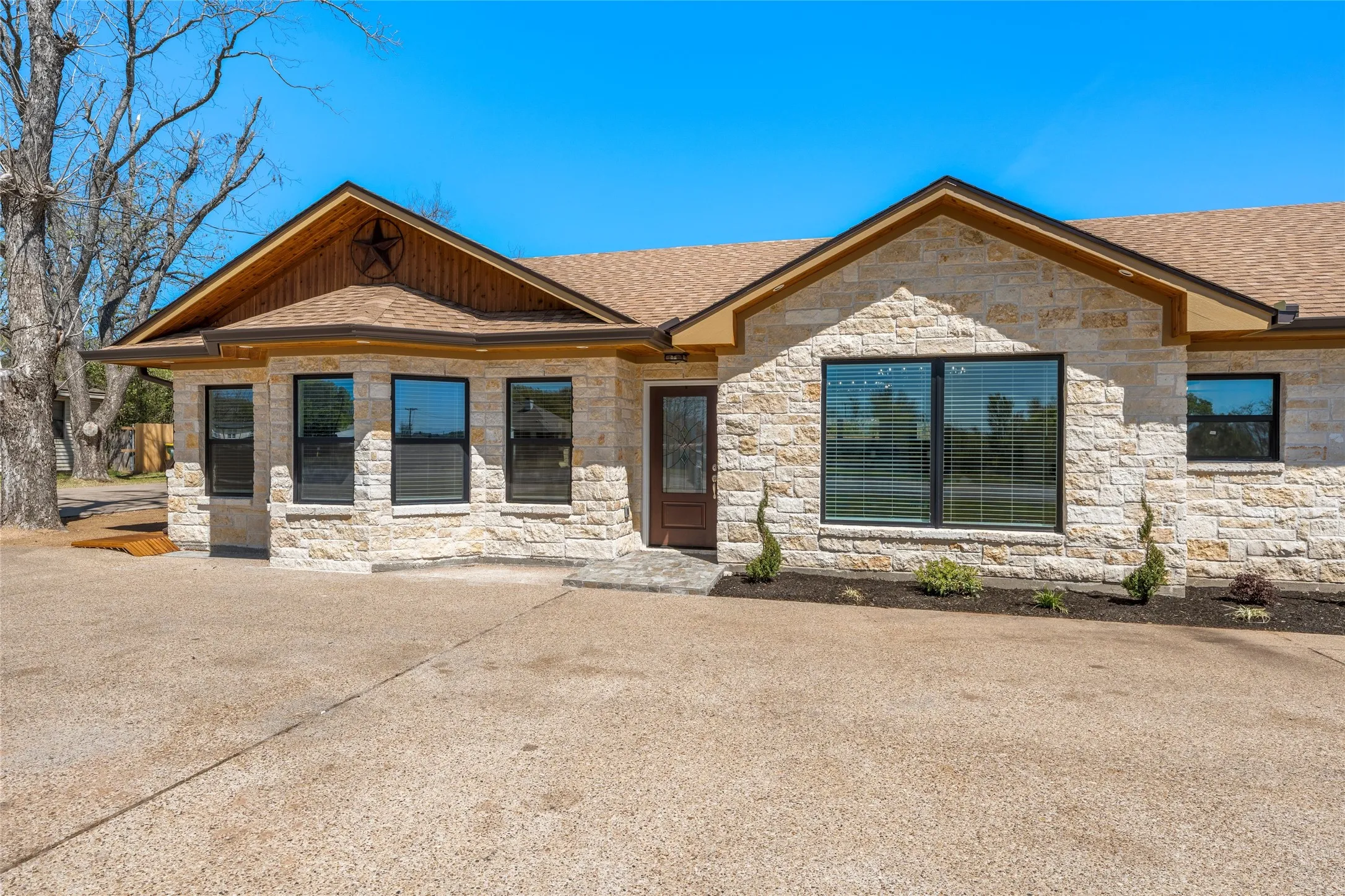 Single Family Residence For Sale in Mc Lennan County , 1404 S Robinson Drive, Robinson, Texas 76706, 3 Bedroom, 2 Bathroom, Garage spaces, 3,083 Sqft, built in 1968, Preowned, mls#21215143, Real Estate Agent in Robinson, Homes For Sale in Mc Lennan county, Homes For Sale in Robinson, Realtor in Robinson Texas, Real Estate Brokerage Independent Realty Texas, Luminita Cordes Realtor