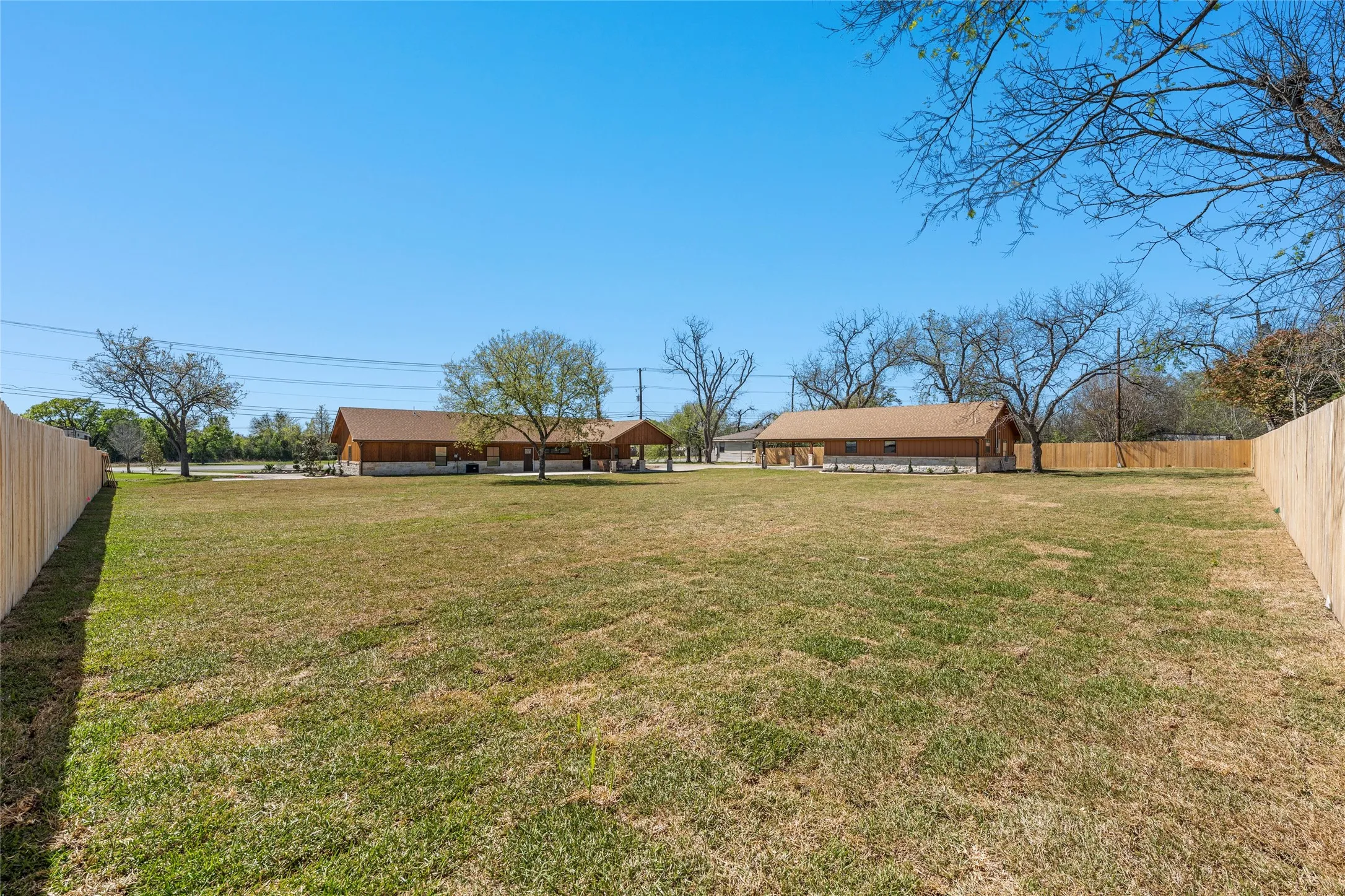 Single Family Residence For Sale in Mc Lennan County , 1404 S Robinson Drive, Robinson, Texas 76706, 3 Bedroom, 2 Bathroom, Garage spaces, 3,083 Sqft, built in 1968, Preowned, mls#21215143, Real Estate Agent in Robinson, Homes For Sale in Mc Lennan county, Homes For Sale in Robinson, Realtor in Robinson Texas, Real Estate Brokerage Independent Realty Texas, Luminita Cordes Realtor