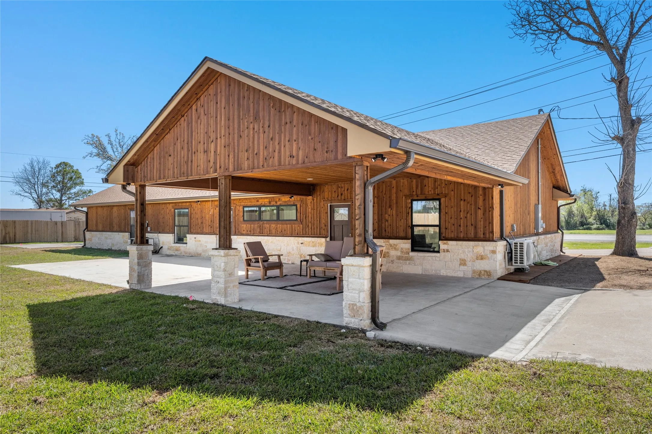 Single Family Residence For Sale in Mc Lennan County , 1404 S Robinson Drive, Robinson, Texas 76706, 3 Bedroom, 2 Bathroom, Garage spaces, 3,083 Sqft, built in 1968, Preowned, mls#21215143, Real Estate Agent in Robinson, Homes For Sale in Mc Lennan county, Homes For Sale in Robinson, Realtor in Robinson Texas, Real Estate Brokerage Independent Realty Texas, Luminita Cordes Realtor