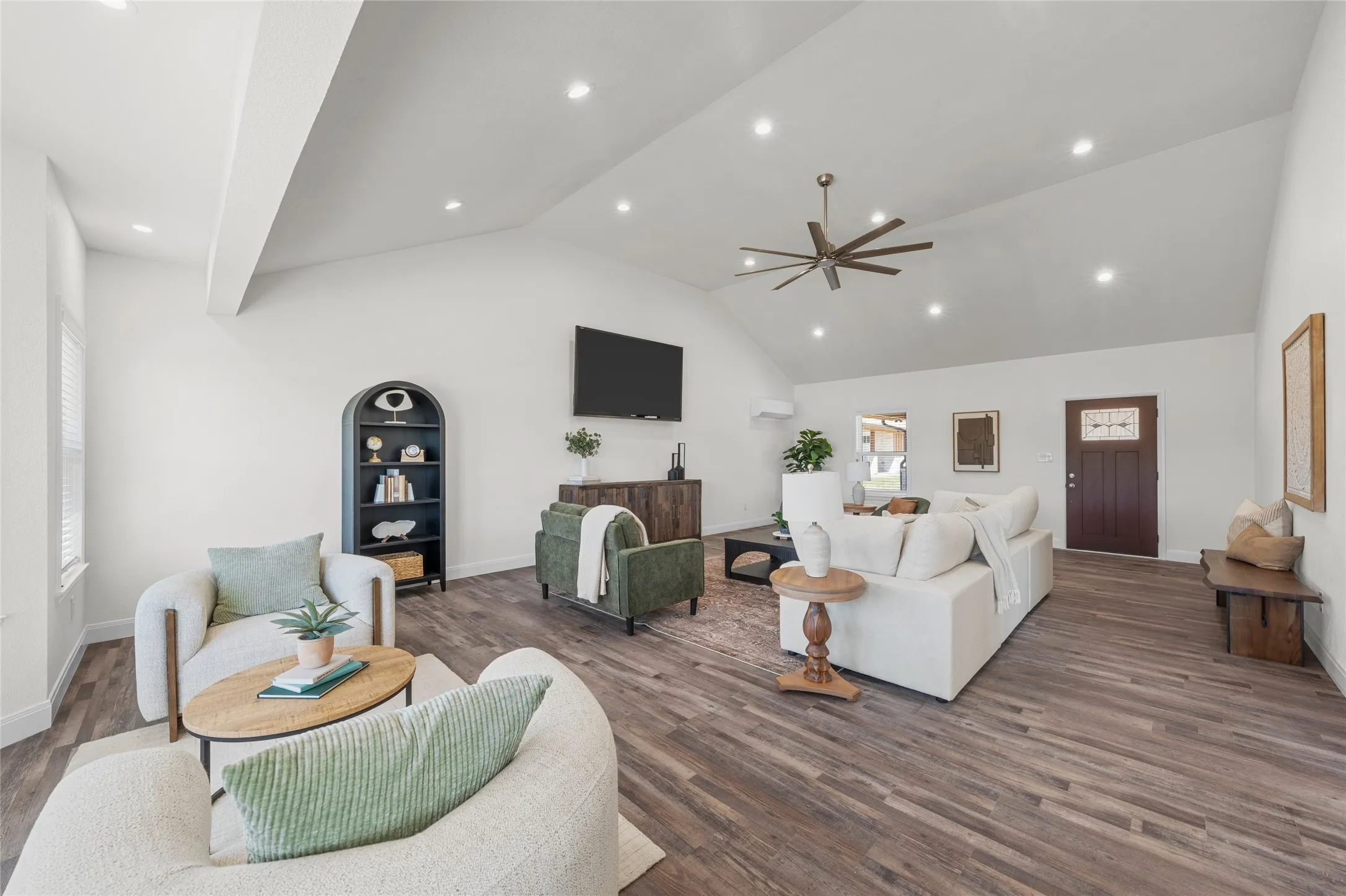 Single Family Residence For Sale in Mc Lennan County , 1404 S Robinson Drive, Robinson, Texas 76706, 3 Bedroom, 2 Bathroom, Garage spaces, 3,083 Sqft, built in 1968, Preowned, mls#21215143, Real Estate Agent in Robinson, Homes For Sale in Mc Lennan county, Homes For Sale in Robinson, Realtor in Robinson Texas, Real Estate Brokerage Independent Realty Texas, Luminita Cordes Realtor