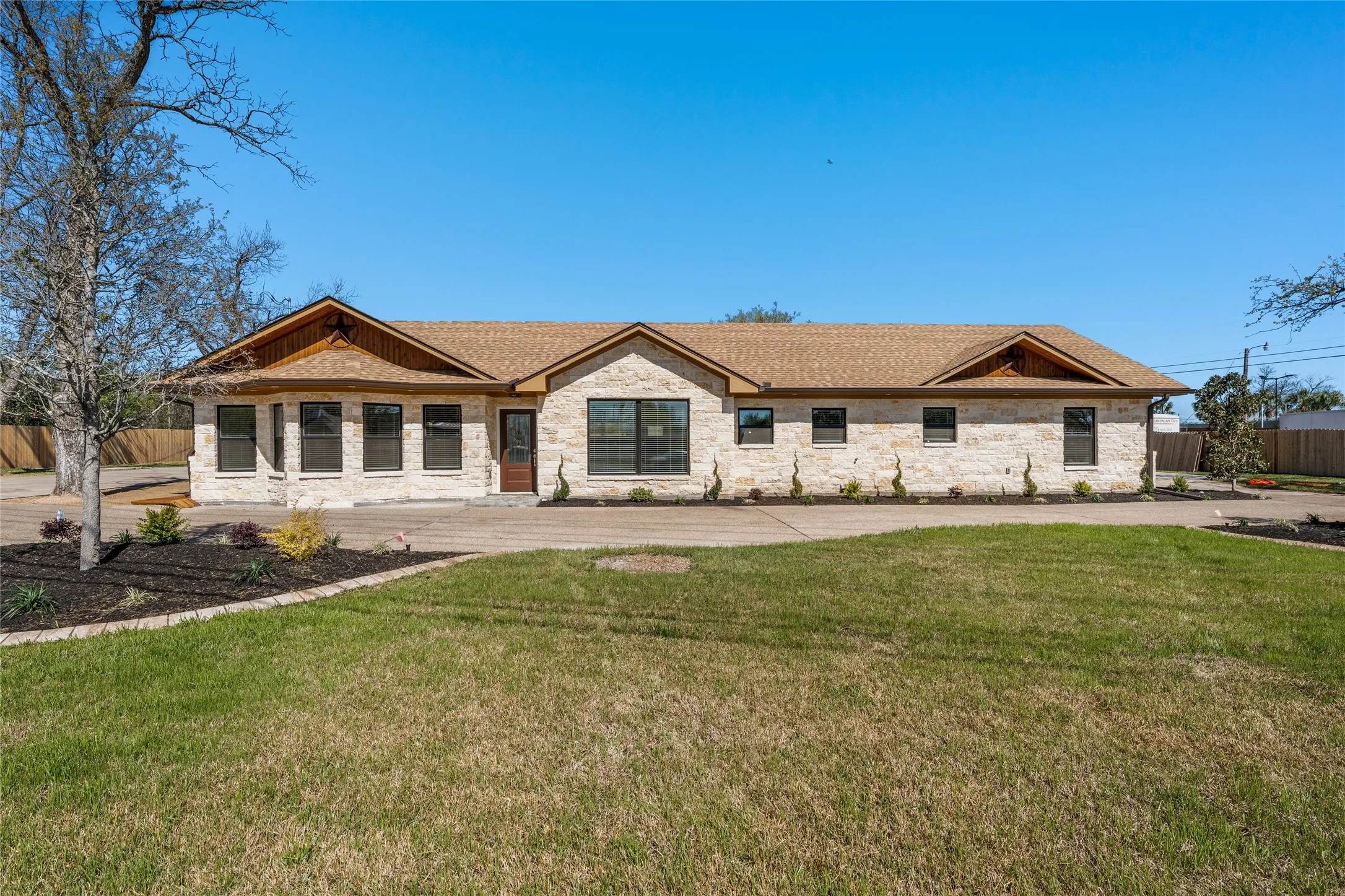 Single Family Residence For Sale in Mc Lennan County , 1404 S Robinson Drive, Robinson, Texas 76706, 3 Bedroom, 2 Bathroom, Garage spaces, 3,083 Sqft, built in 1968, Preowned, mls#21215143, Real Estate Agent in Robinson, Homes For Sale in Mc Lennan county, Homes For Sale in Robinson, Realtor in Robinson Texas, Real Estate Brokerage Independent Realty Texas, Luminita Cordes Realtor