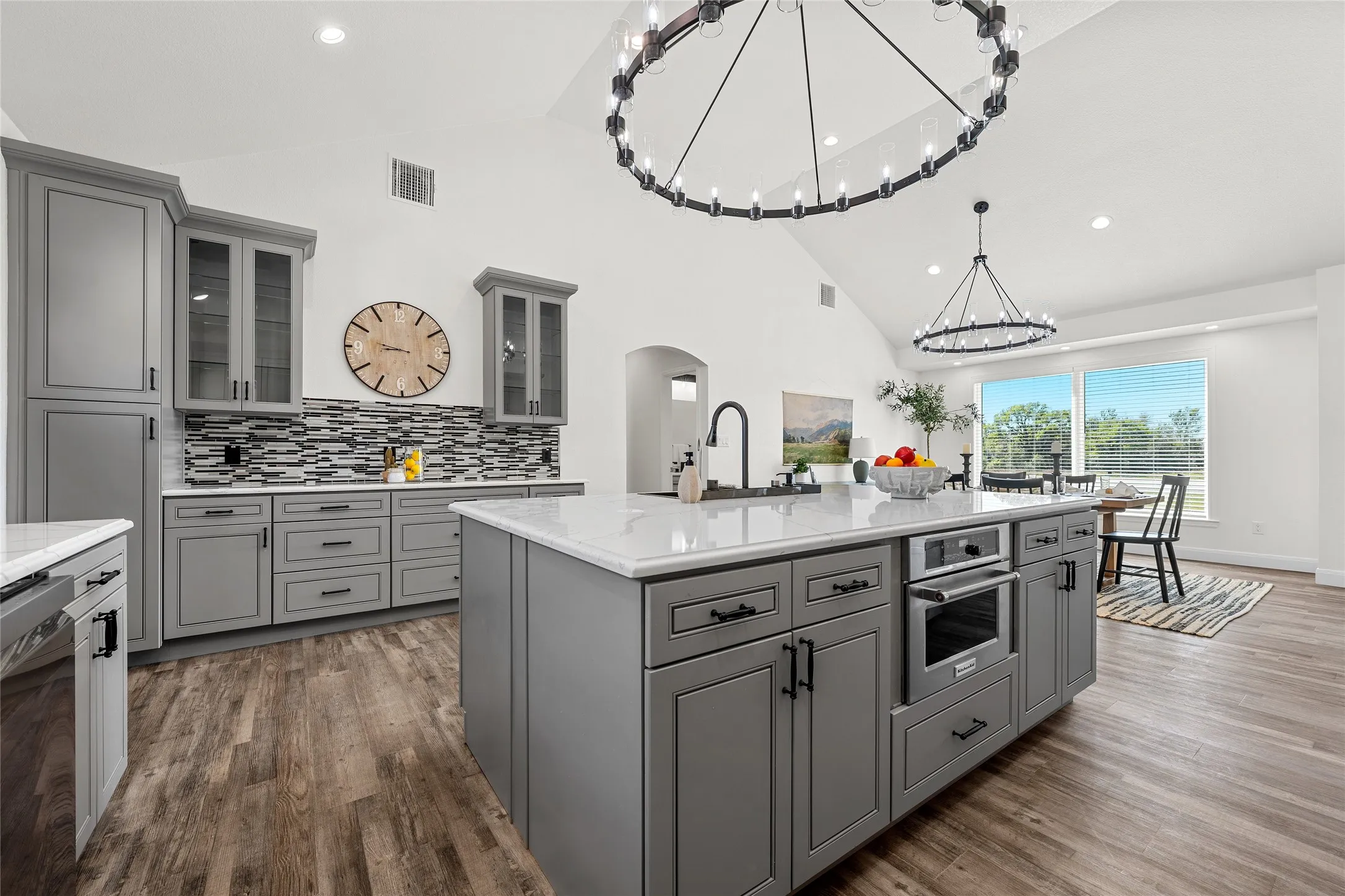 Single Family Residence For Sale in Mc Lennan County , 1404 S Robinson Drive, Robinson, Texas 76706, 3 Bedroom, 2 Bathroom, Garage spaces, 3,083 Sqft, built in 1968, Preowned, mls#21215143, Real Estate Agent in Robinson, Homes For Sale in Mc Lennan county, Homes For Sale in Robinson, Realtor in Robinson Texas, Real Estate Brokerage Independent Realty Texas, Luminita Cordes Realtor