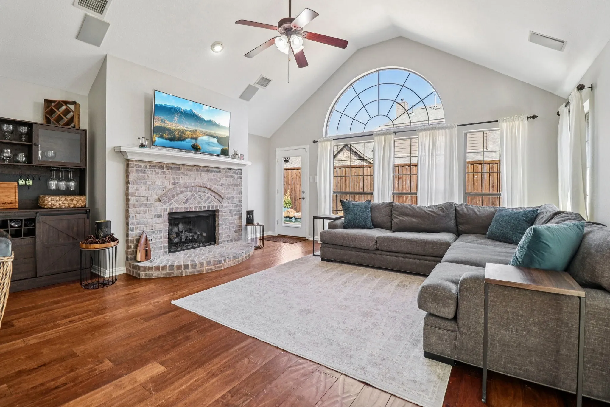 Plenty of room for big furniture!