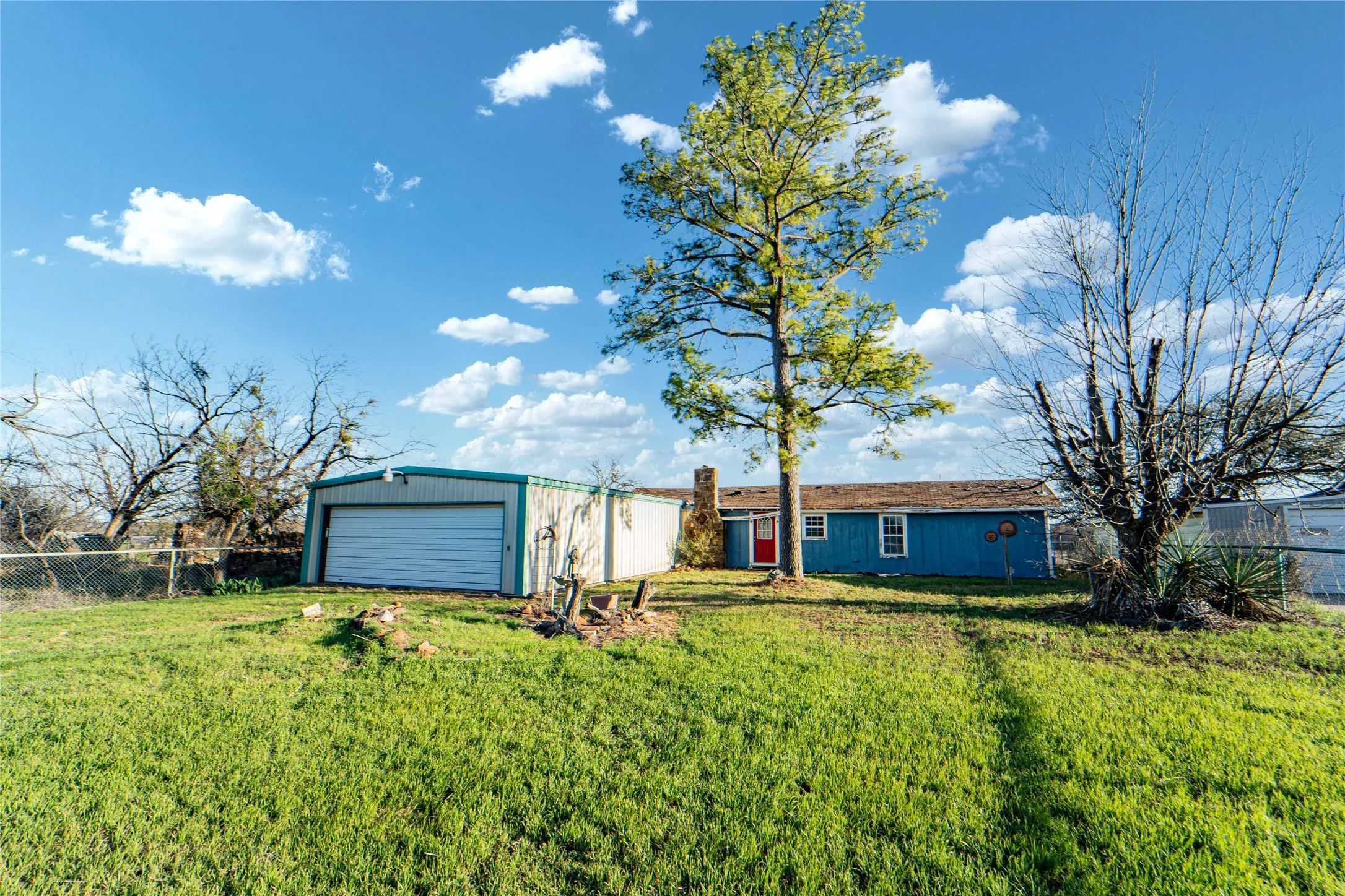 Single Family Residence For Sale in Stephens County , 6983 County Road 304, Breckenridge, Texas 76424, 2 Bedroom, 1 Bathroom, 1 Garage spaces, 1,458 Sqft, built in 1946, mls#21210471, Real Estate Agent in Breckenridge, Homes For Sale in Stephens county, Homes For Sale in Breckenridge, Realtor in Breckenridge Texas, Real Estate Brokerage Independent Realty Texas, Luminita Cordes Realtor