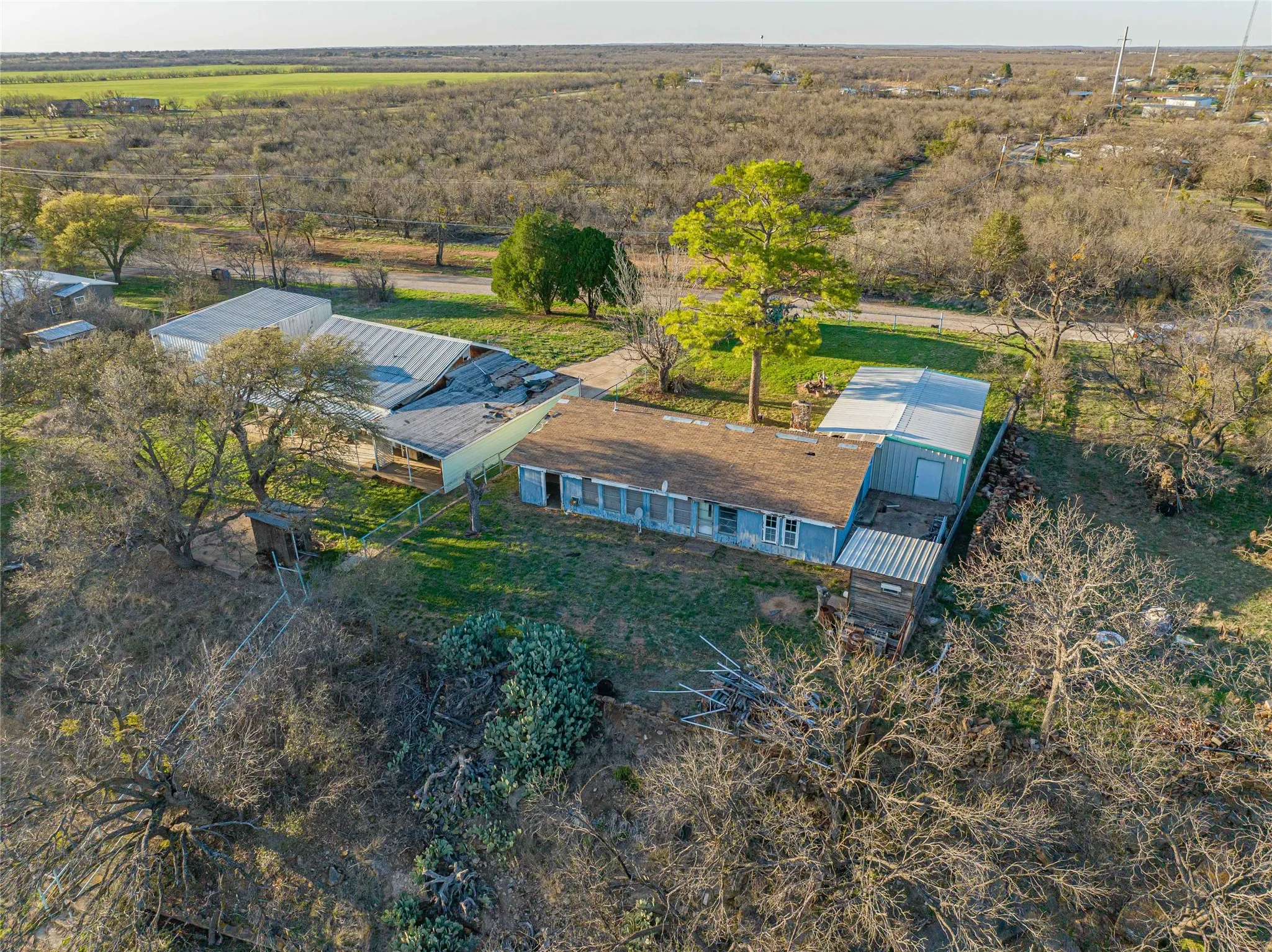Single Family Residence For Sale in Stephens County , 6983 County Road 304, Breckenridge, Texas 76424, 2 Bedroom, 1 Bathroom, 1 Garage spaces, 1,458 Sqft, built in 1946, mls#21210471, Real Estate Agent in Breckenridge, Homes For Sale in Stephens county, Homes For Sale in Breckenridge, Realtor in Breckenridge Texas, Real Estate Brokerage Independent Realty Texas, Luminita Cordes Realtor