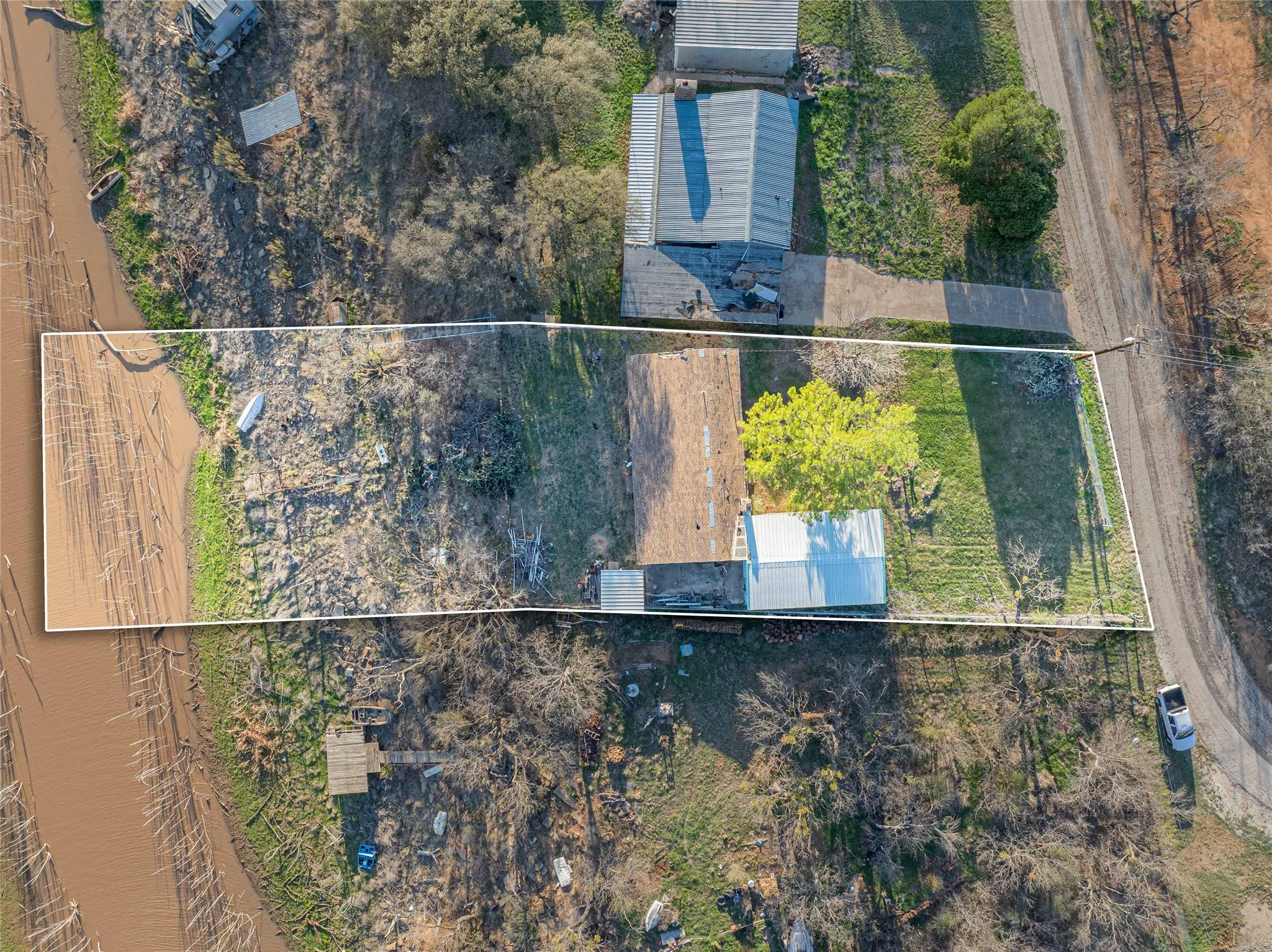 Single Family Residence For Sale in Stephens County , 6983 County Road 304, Breckenridge, Texas 76424, 2 Bedroom, 1 Bathroom, 1 Garage spaces, 1,458 Sqft, built in 1946, mls#21210471, Real Estate Agent in Breckenridge, Homes For Sale in Stephens county, Homes For Sale in Breckenridge, Realtor in Breckenridge Texas, Real Estate Brokerage Independent Realty Texas, Luminita Cordes Realtor