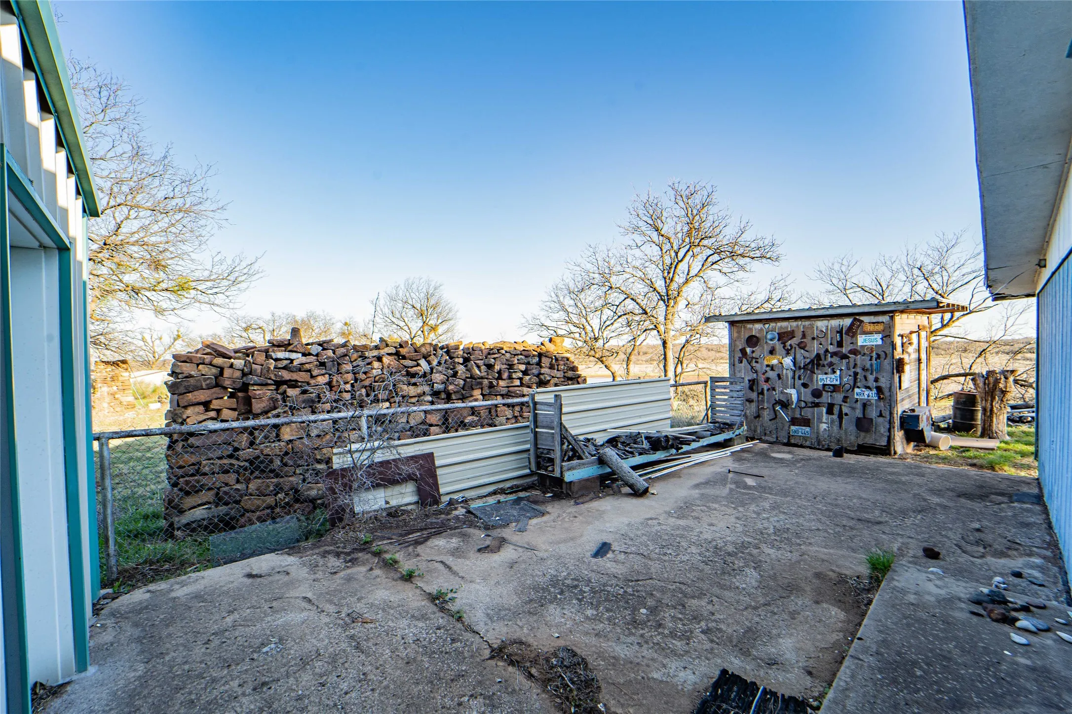 Single Family Residence For Sale in Stephens County , 6983 County Road 304, Breckenridge, Texas 76424, 2 Bedroom, 1 Bathroom, 1 Garage spaces, 1,458 Sqft, built in 1946, mls#21210471, Real Estate Agent in Breckenridge, Homes For Sale in Stephens county, Homes For Sale in Breckenridge, Realtor in Breckenridge Texas, Real Estate Brokerage Independent Realty Texas, Luminita Cordes Realtor