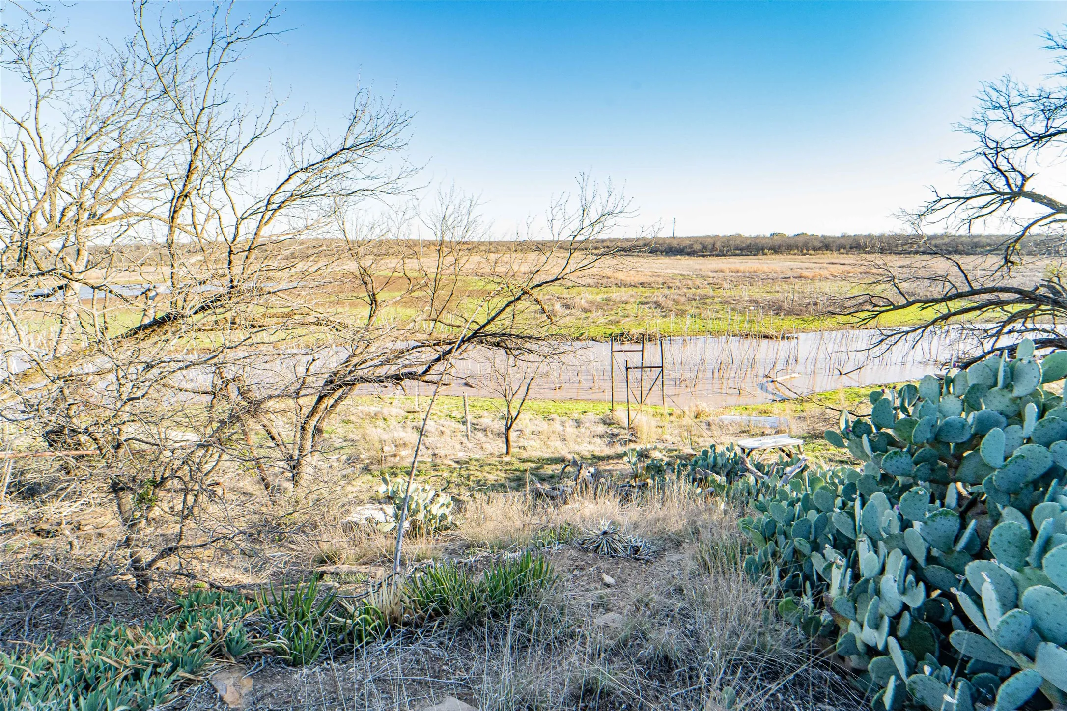 Single Family Residence For Sale in Stephens County , 6983 County Road 304, Breckenridge, Texas 76424, 2 Bedroom, 1 Bathroom, 1 Garage spaces, 1,458 Sqft, built in 1946, mls#21210471, Real Estate Agent in Breckenridge, Homes For Sale in Stephens county, Homes For Sale in Breckenridge, Realtor in Breckenridge Texas, Real Estate Brokerage Independent Realty Texas, Luminita Cordes Realtor
