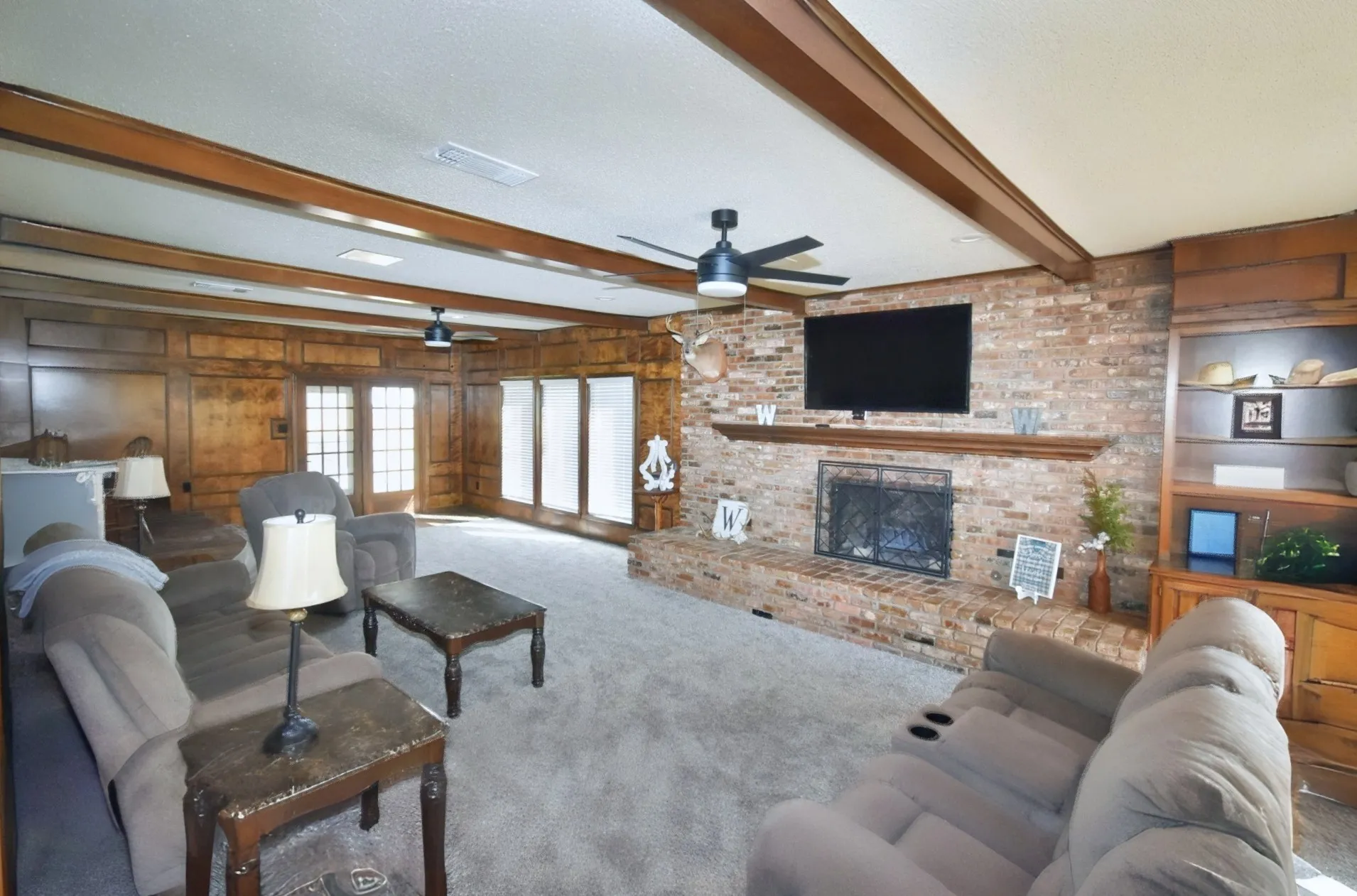 Single Family Residence For Sale in Wood County , 802 W Coke Road, Winnsboro, Texas 75494, 3 Bedroom, 3 Bathroom, Garage spaces, 4,799 Sqft, built in 1980, Preowned, mls#21214453, Real Estate Agent in Winnsboro, Homes For Sale in Wood county, Homes For Sale in Winnsboro, Realtor in Winnsboro Texas, Real Estate Brokerage Independent Realty Texas, Luminita Cordes Realtor