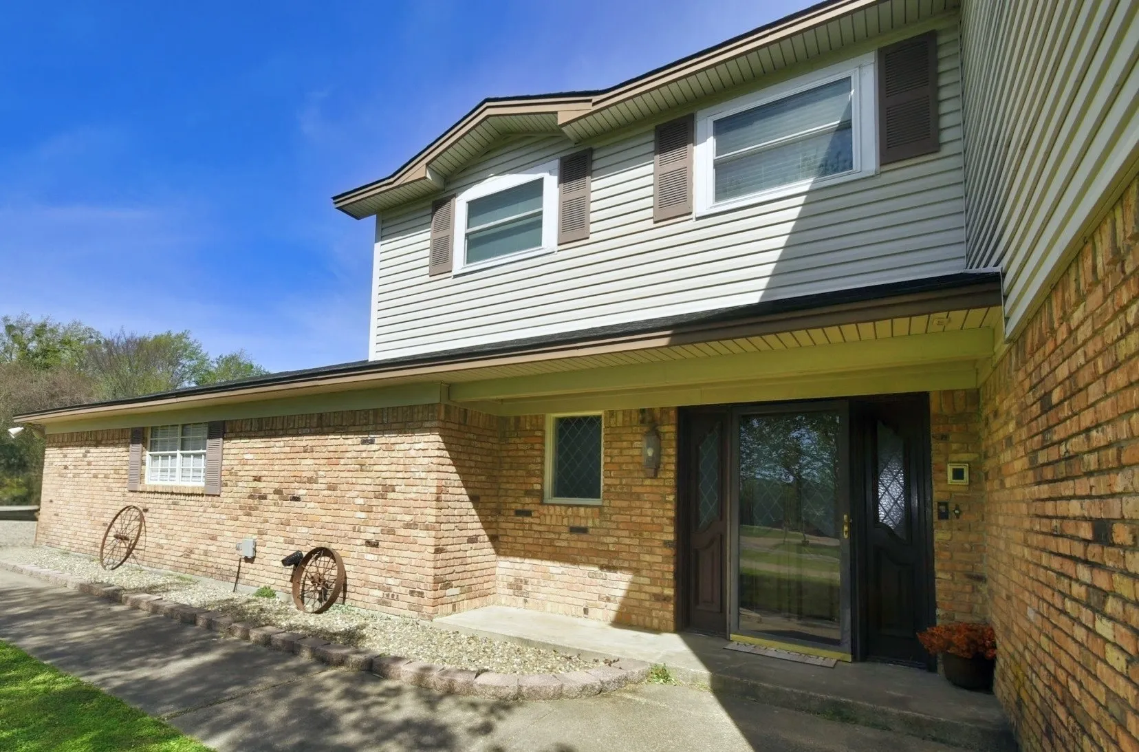 Single Family Residence For Sale in Wood County , 802 W Coke Road, Winnsboro, Texas 75494, 3 Bedroom, 3 Bathroom, Garage spaces, 4,799 Sqft, built in 1980, Preowned, mls#21214453, Real Estate Agent in Winnsboro, Homes For Sale in Wood county, Homes For Sale in Winnsboro, Realtor in Winnsboro Texas, Real Estate Brokerage Independent Realty Texas, Luminita Cordes Realtor