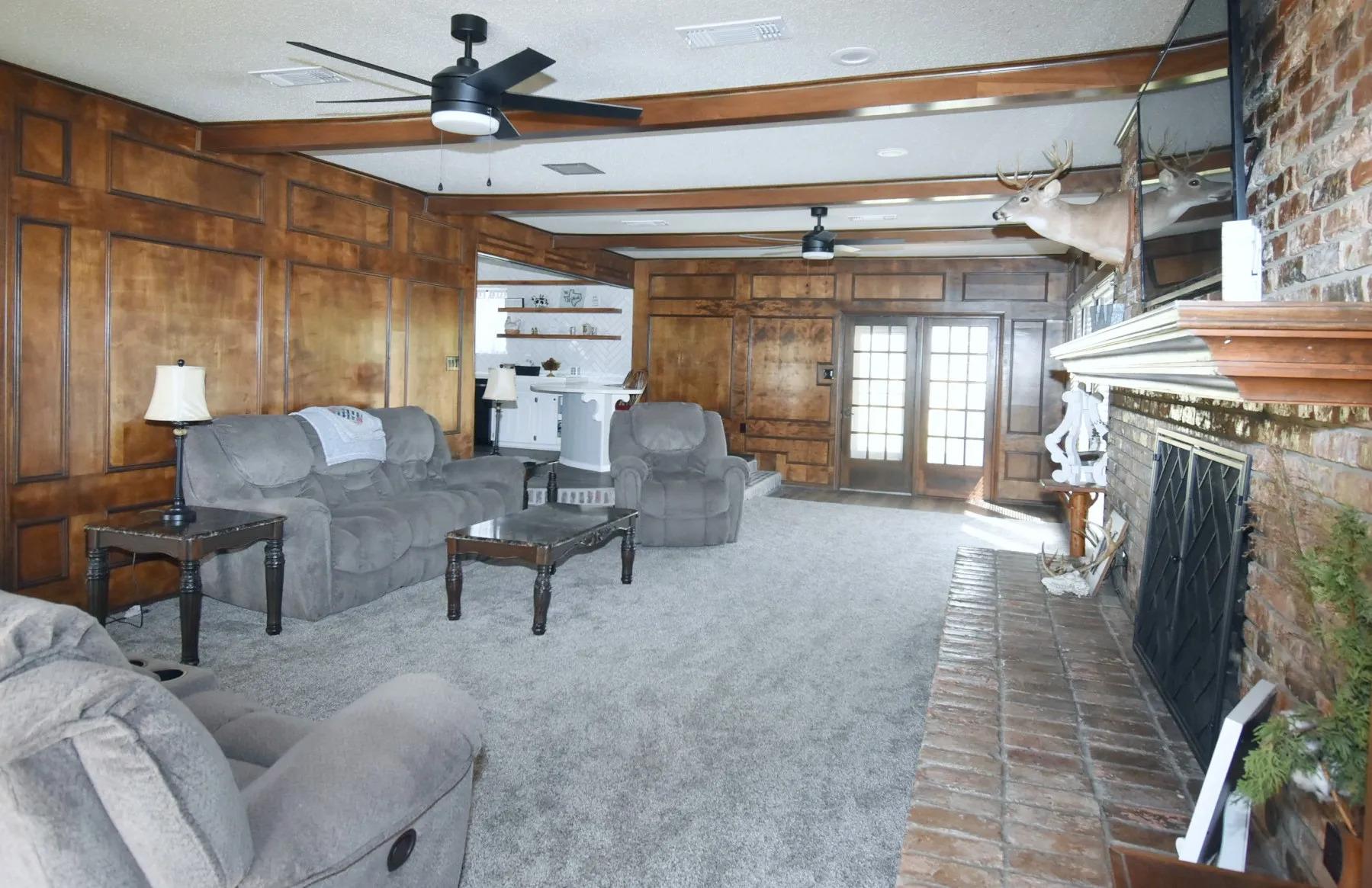 Single Family Residence For Sale in Wood County , 802 W Coke Road, Winnsboro, Texas 75494, 3 Bedroom, 3 Bathroom, Garage spaces, 4,799 Sqft, built in 1980, Preowned, mls#21214453, Real Estate Agent in Winnsboro, Homes For Sale in Wood county, Homes For Sale in Winnsboro, Realtor in Winnsboro Texas, Real Estate Brokerage Independent Realty Texas, Luminita Cordes Realtor