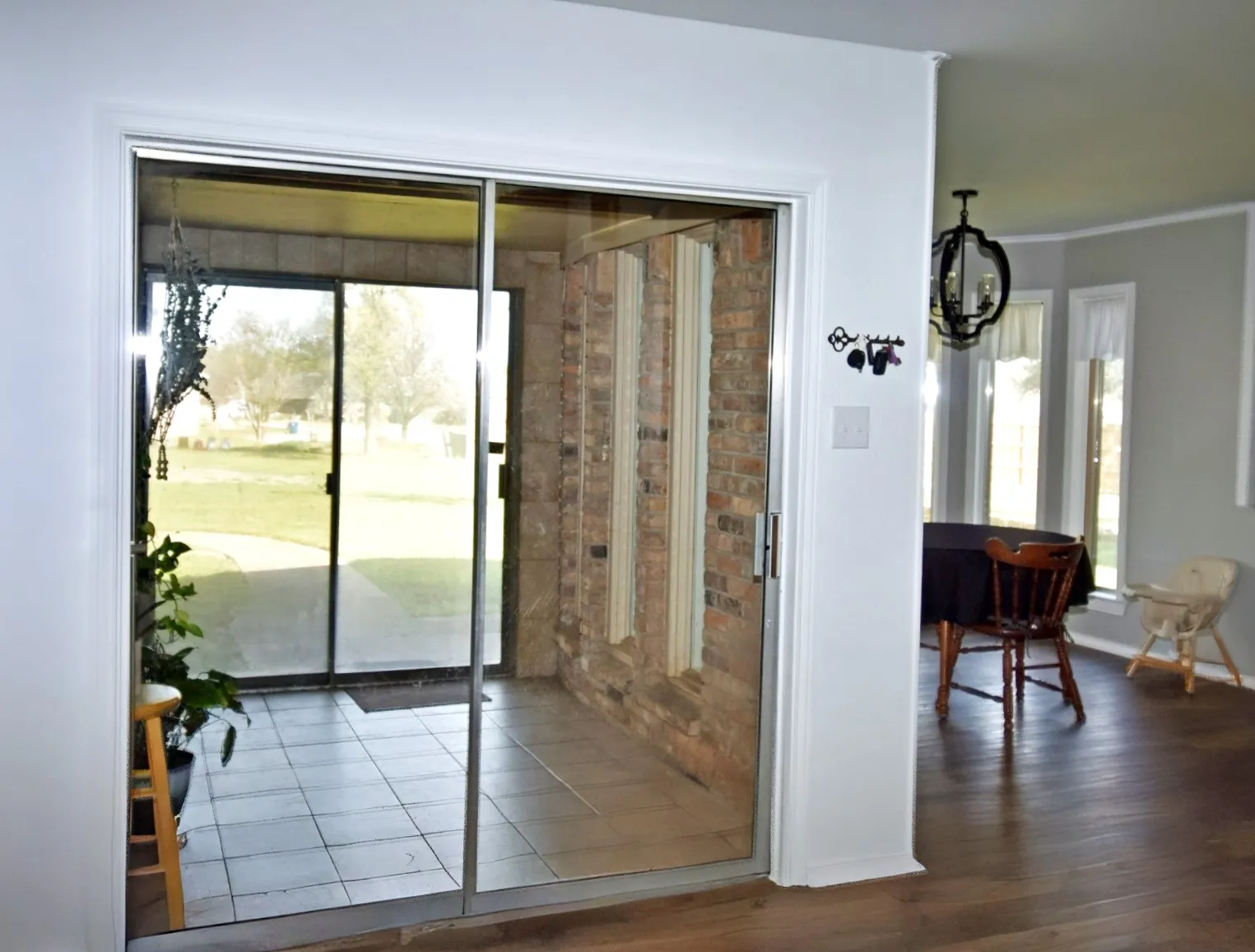 Single Family Residence For Sale in Wood County , 802 W Coke Road, Winnsboro, Texas 75494, 3 Bedroom, 3 Bathroom, Garage spaces, 4,799 Sqft, built in 1980, Preowned, mls#21214453, Real Estate Agent in Winnsboro, Homes For Sale in Wood county, Homes For Sale in Winnsboro, Realtor in Winnsboro Texas, Real Estate Brokerage Independent Realty Texas, Luminita Cordes Realtor