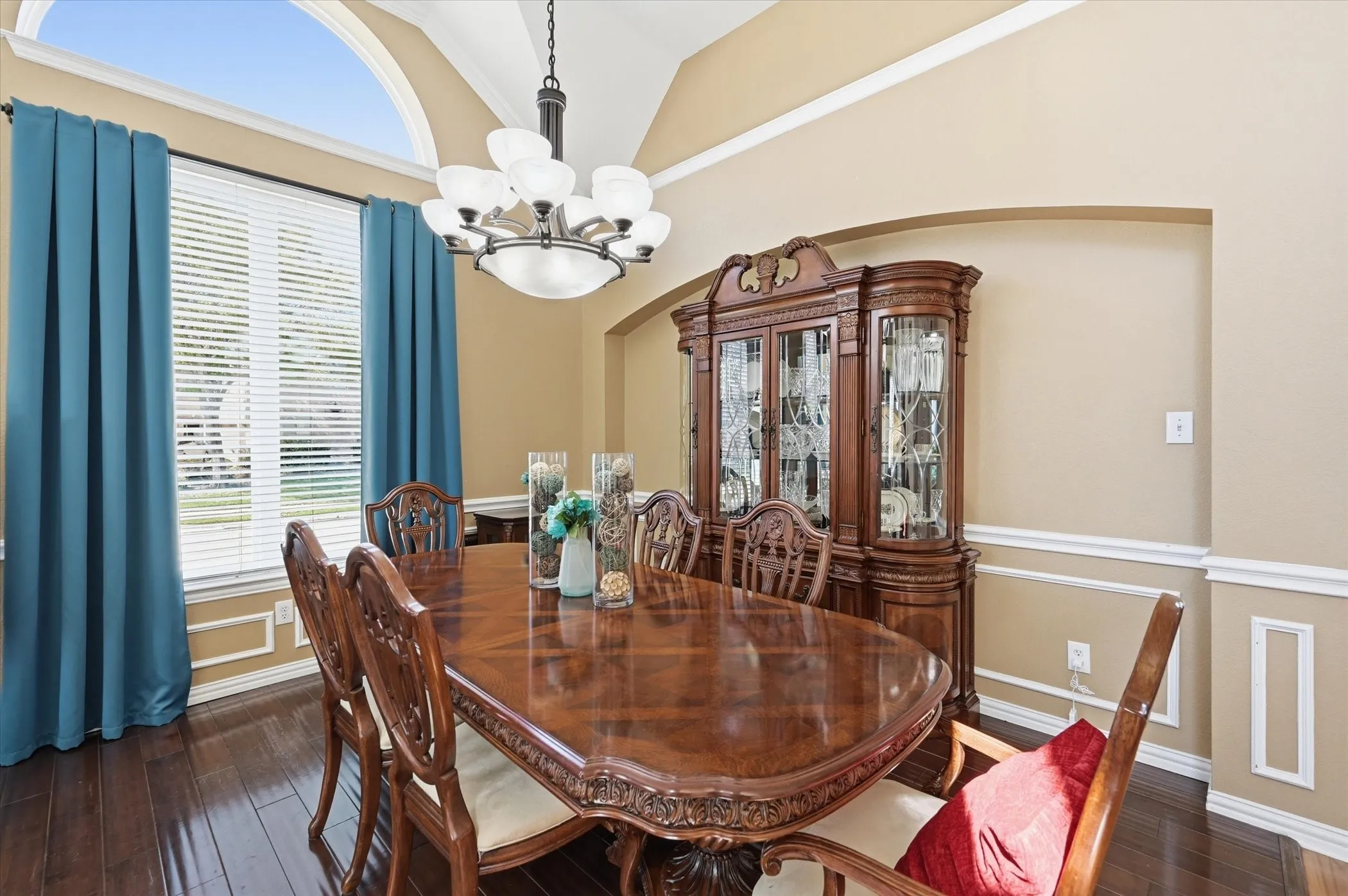 Single Family Residence For Sale in Tarrant County , 5 Scramble Court, Mansfield, Texas 76063, 4 Bedroom, 3 Bathroom, 3 Garage spaces, 3,493 Sqft, built in 2001, Preowned, mls#21214241, Real Estate Agent in Mansfield, Homes For Sale in Tarrant county, Homes For Sale in Mansfield, Realtor in Mansfield Texas, Real Estate Brokerage Independent Realty Texas, Luminita Cordes Realtor