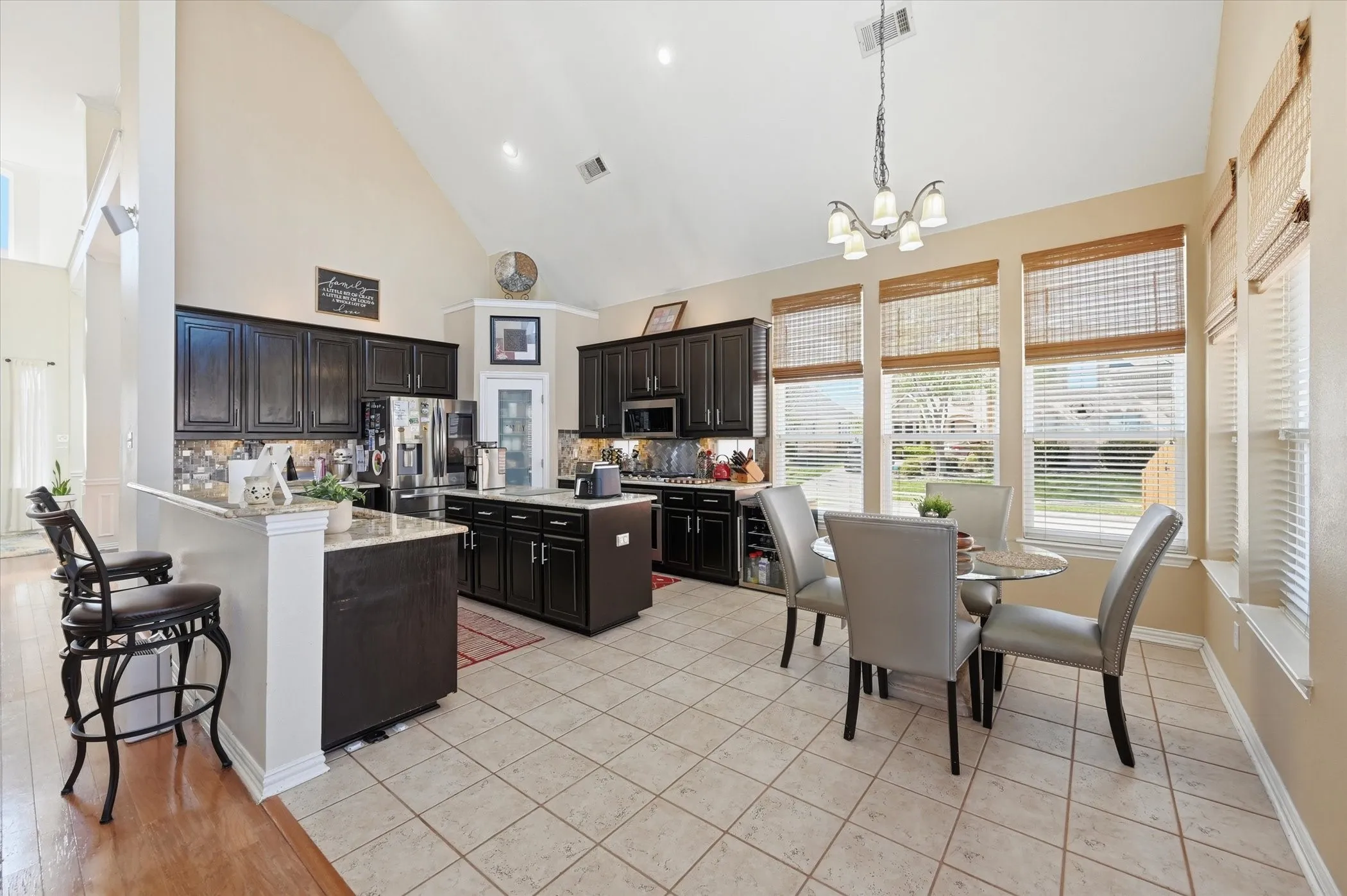 Single Family Residence For Sale in Tarrant County , 5 Scramble Court, Mansfield, Texas 76063, 4 Bedroom, 3 Bathroom, 3 Garage spaces, 3,493 Sqft, built in 2001, Preowned, mls#21214241, Real Estate Agent in Mansfield, Homes For Sale in Tarrant county, Homes For Sale in Mansfield, Realtor in Mansfield Texas, Real Estate Brokerage Independent Realty Texas, Luminita Cordes Realtor