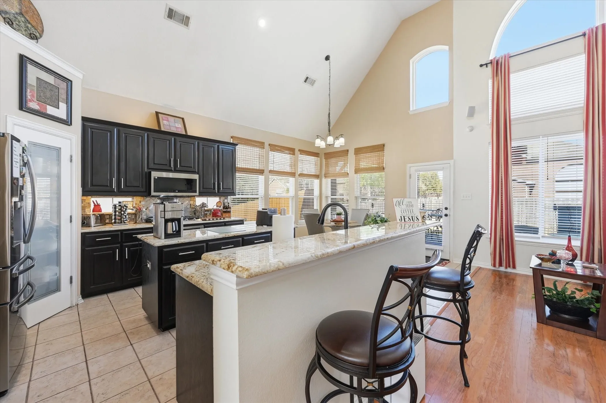 Single Family Residence For Sale in Tarrant County , 5 Scramble Court, Mansfield, Texas 76063, 4 Bedroom, 3 Bathroom, 3 Garage spaces, 3,493 Sqft, built in 2001, Preowned, mls#21214241, Real Estate Agent in Mansfield, Homes For Sale in Tarrant county, Homes For Sale in Mansfield, Realtor in Mansfield Texas, Real Estate Brokerage Independent Realty Texas, Luminita Cordes Realtor