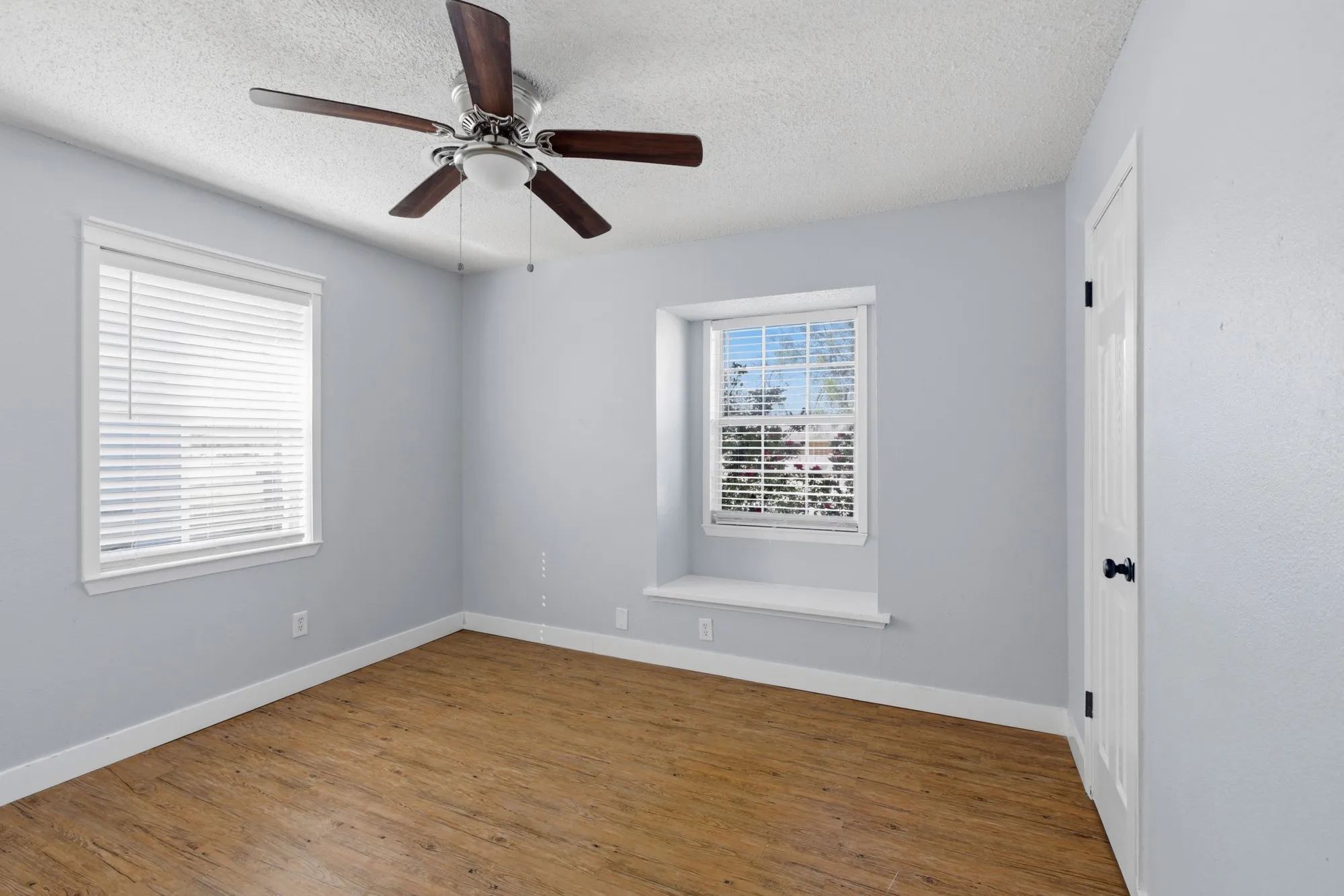 Single Family Residence For Sale in Hunt County , 6509 Finch Drive, Greenville, Texas 75402, 3 Bedroom, 1 Bathroom, 2 Garage spaces, 1,038 Sqft, built in 1975, mls#21215306, Real Estate Agent in Greenville, Homes For Sale in Hunt county, Homes For Sale in Greenville, Realtor in Greenville Texas, Real Estate Brokerage Independent Realty Texas, Luminita Cordes Realtor