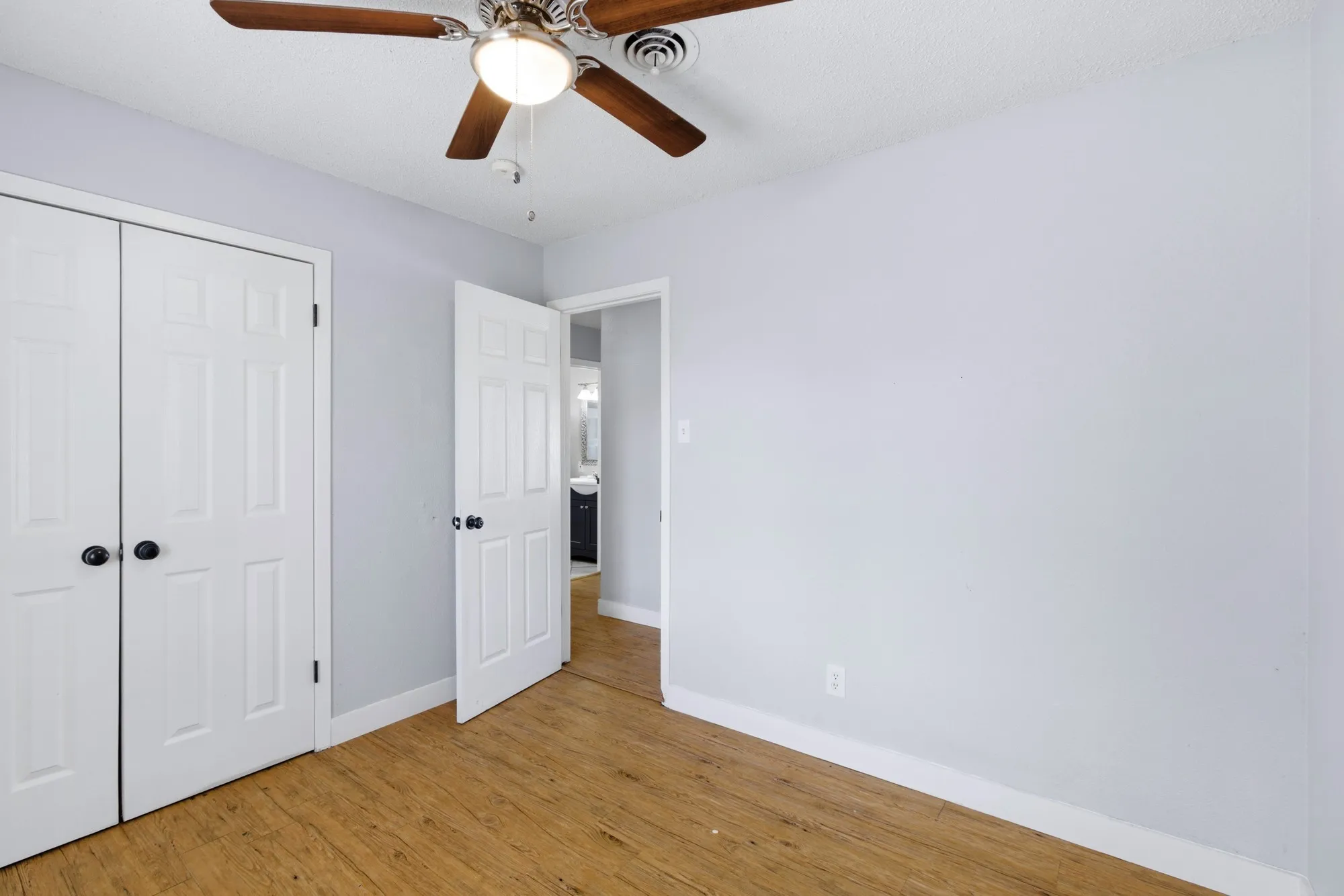 Single Family Residence For Sale in Hunt County , 6509 Finch Drive, Greenville, Texas 75402, 3 Bedroom, 1 Bathroom, 2 Garage spaces, 1,038 Sqft, built in 1975, mls#21215306, Real Estate Agent in Greenville, Homes For Sale in Hunt county, Homes For Sale in Greenville, Realtor in Greenville Texas, Real Estate Brokerage Independent Realty Texas, Luminita Cordes Realtor