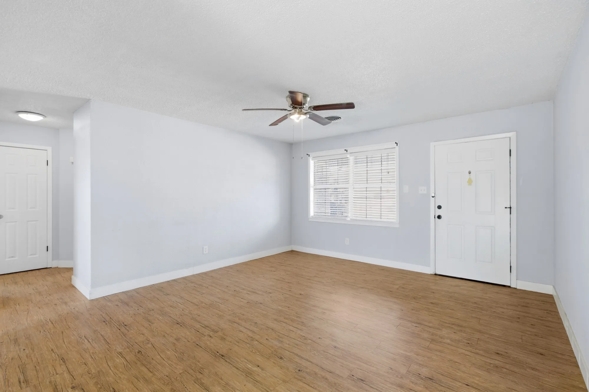 Single Family Residence For Sale in Hunt County , 6509 Finch Drive, Greenville, Texas 75402, 3 Bedroom, 1 Bathroom, 2 Garage spaces, 1,038 Sqft, built in 1975, mls#21215306, Real Estate Agent in Greenville, Homes For Sale in Hunt county, Homes For Sale in Greenville, Realtor in Greenville Texas, Real Estate Brokerage Independent Realty Texas, Luminita Cordes Realtor