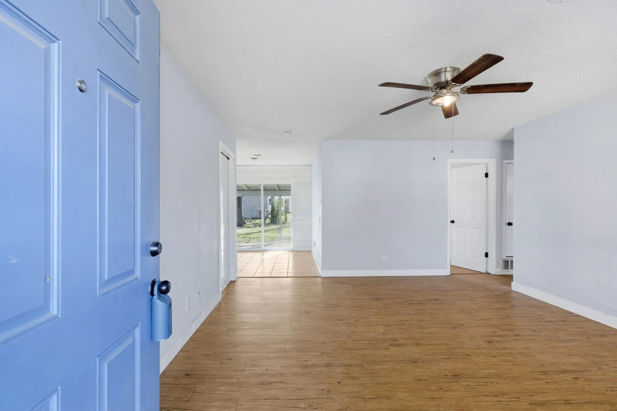 Single Family Residence For Sale in Hunt County , 6509 Finch Drive, Greenville, Texas 75402, 3 Bedroom, 1 Bathroom, 2 Garage spaces, 1,038 Sqft, built in 1975, mls#21215306, Real Estate Agent in Greenville, Homes For Sale in Hunt county, Homes For Sale in Greenville, Realtor in Greenville Texas, Real Estate Brokerage Independent Realty Texas, Luminita Cordes Realtor